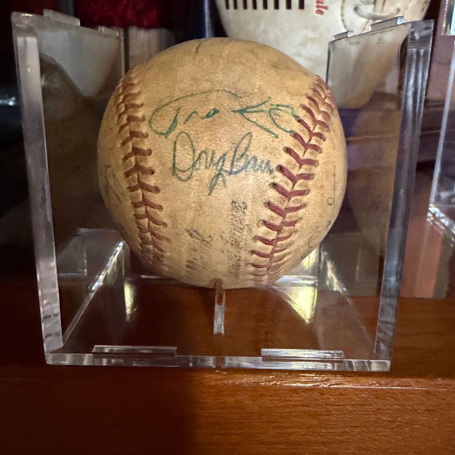 Vintage Baseball lot B: multiple signatures, some very worn