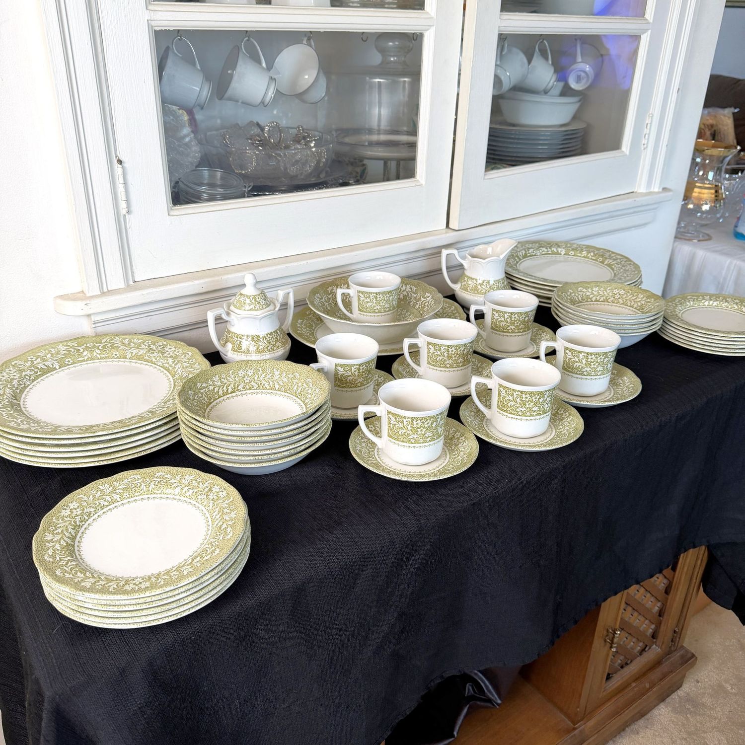 Set of Royal Staffordshire Sherwood ironstone china, Meakin, Service for 12 with cups & saucers for 7