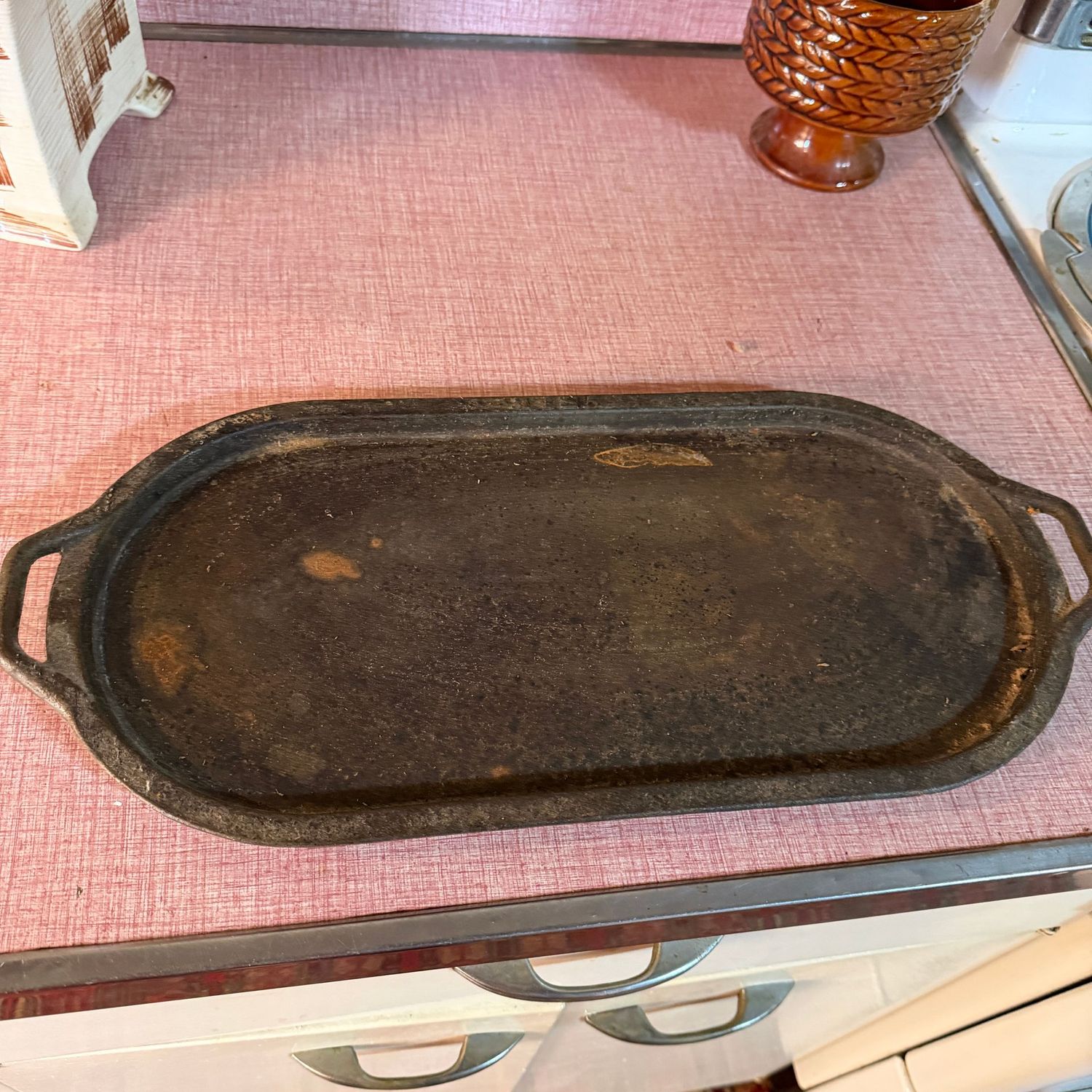 Oval Estrella cast iron skillet pan, some oxidation, 18"L