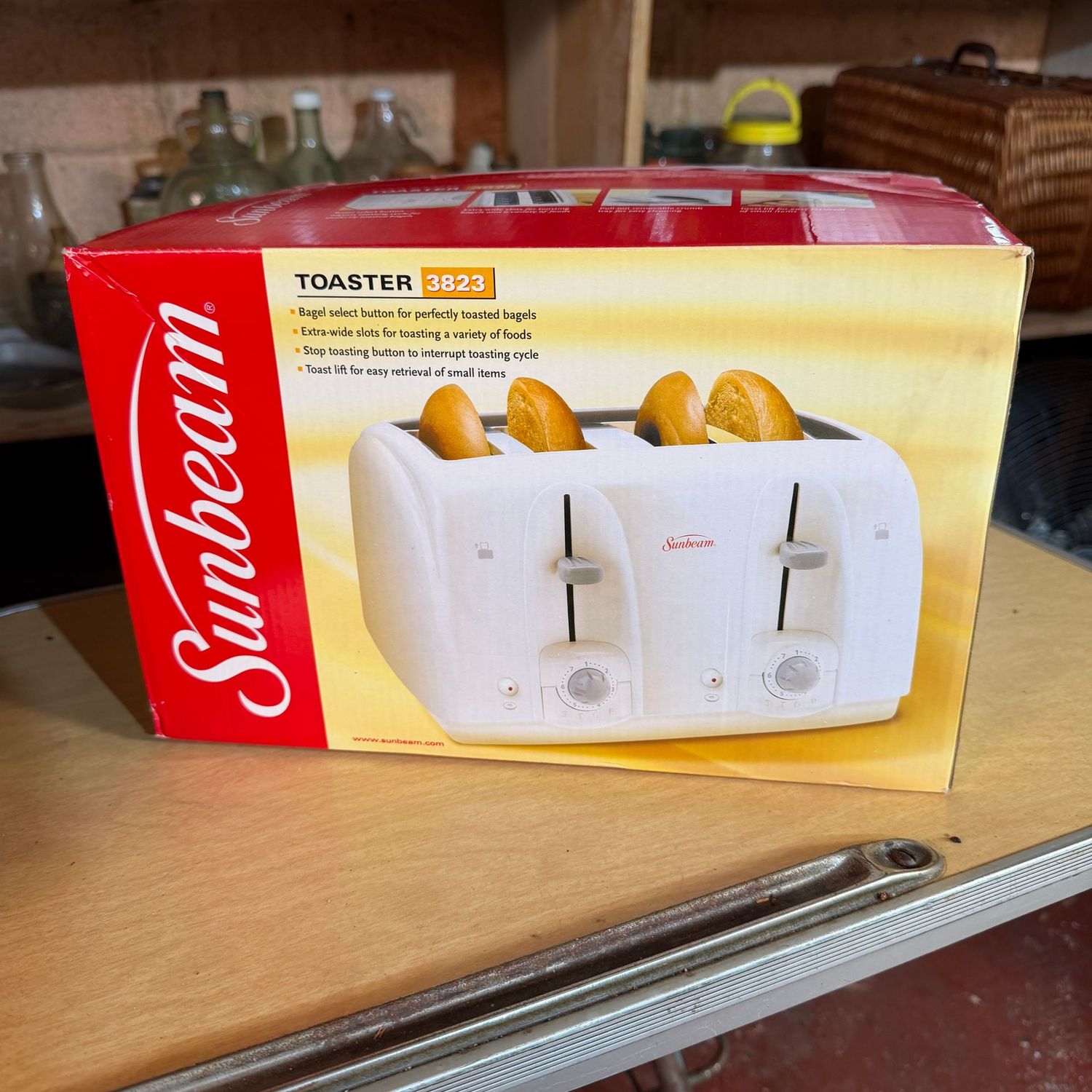 Sunbeam 4-slot toaster in box