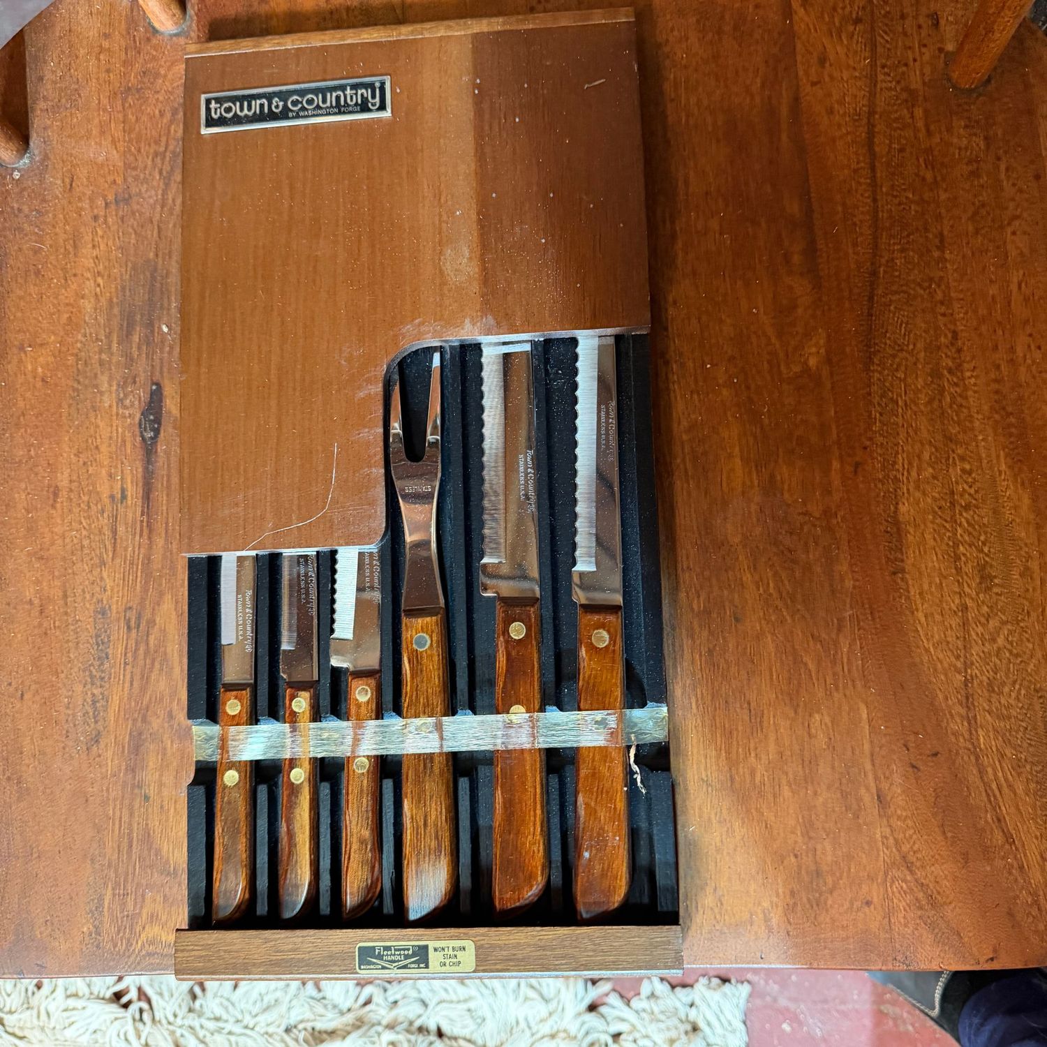 Towne & Country knife set with Fleetwood handle, in storage tray, unused