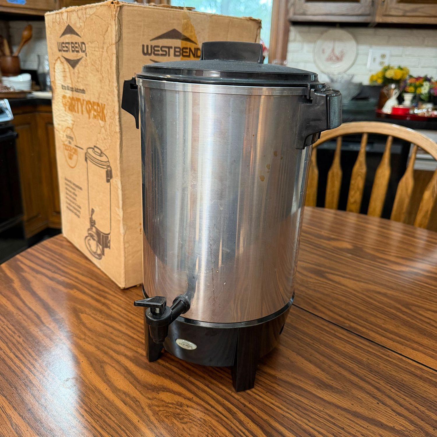 West Bend Party Perk coffee, hot drink, percolator, 12-30 cup, works on initial test West Bend Party Perk coffee, hot drink, percolator, 12-30 cup, works on initial test