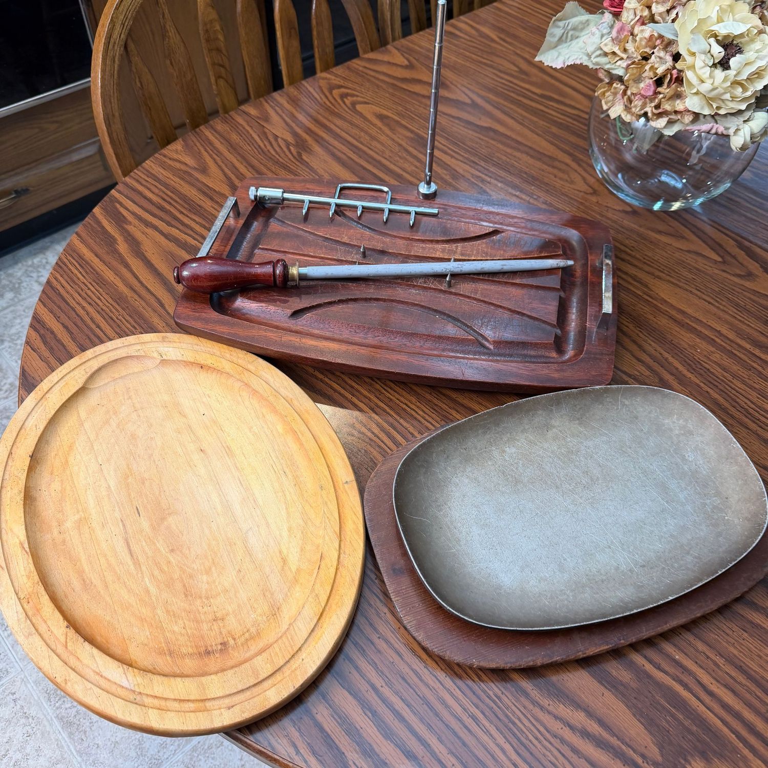 Carving board, Hawthorn sizzler dish on board, and a board for an oval sizzler dish