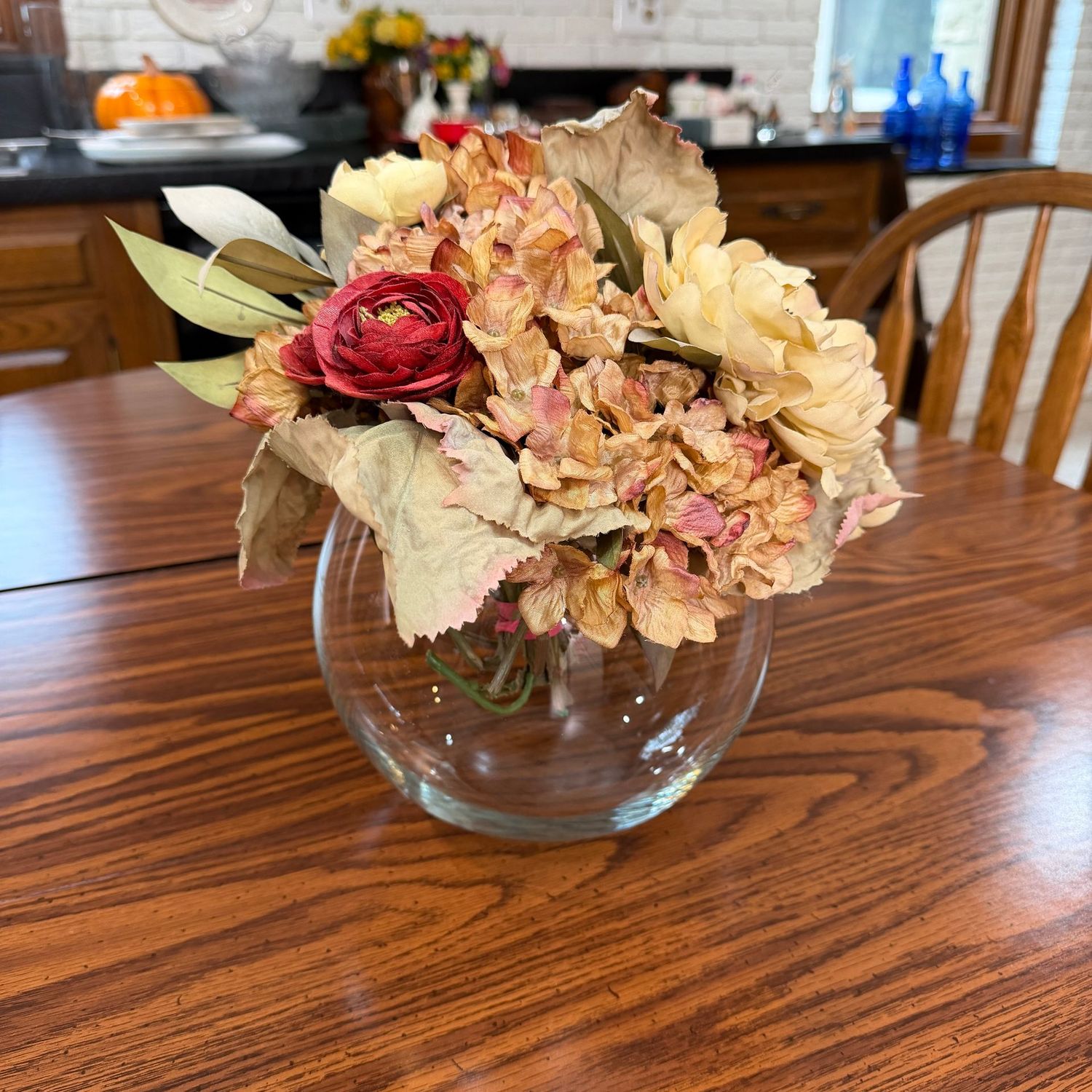 Table arrangement in muted pink and cream, 6 Table arrangement in muted pink and cream, 6" clear round vase