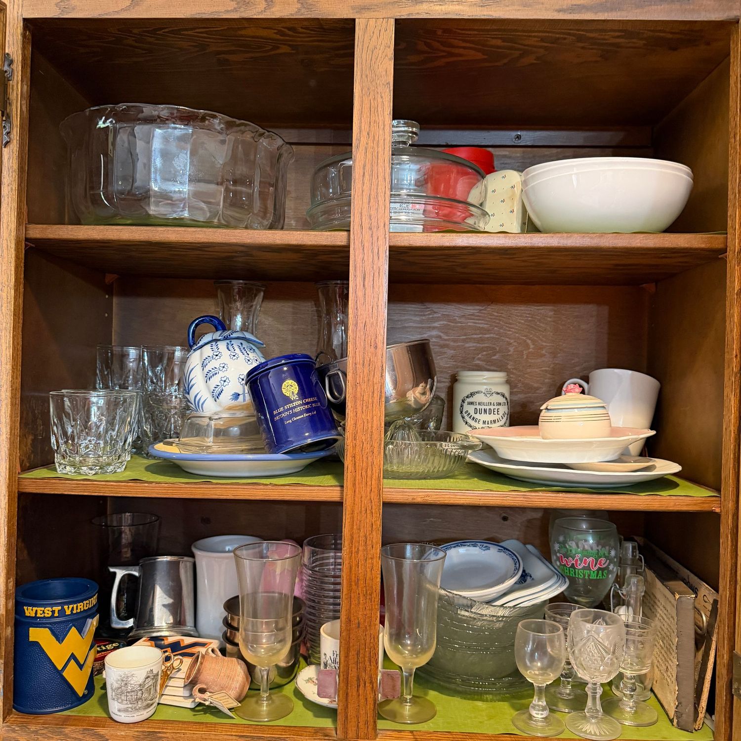 Cupboard (D), miscellaneous bowls, glasses, juicer and more