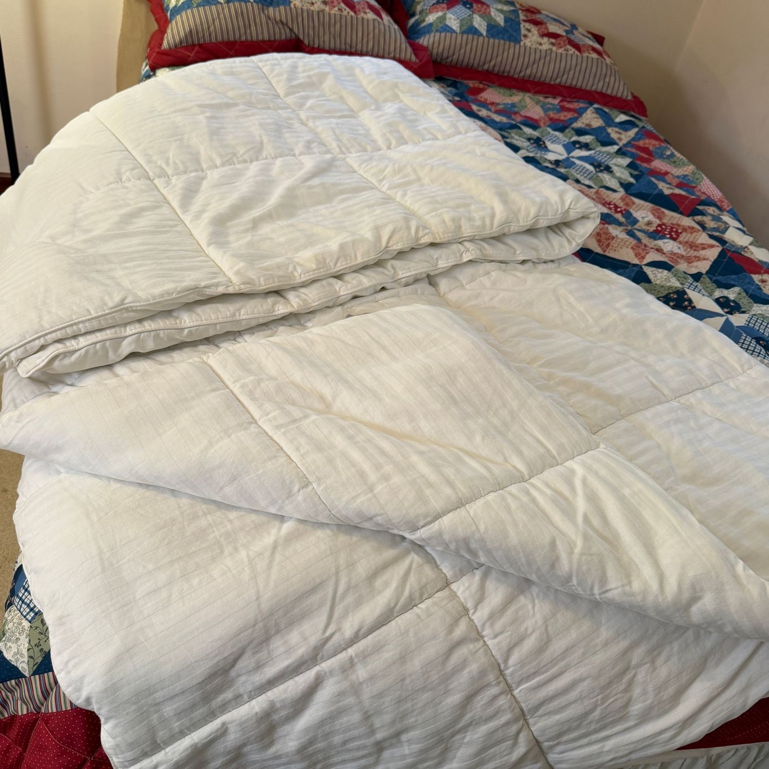 Hollander full-size thick and soft comforter