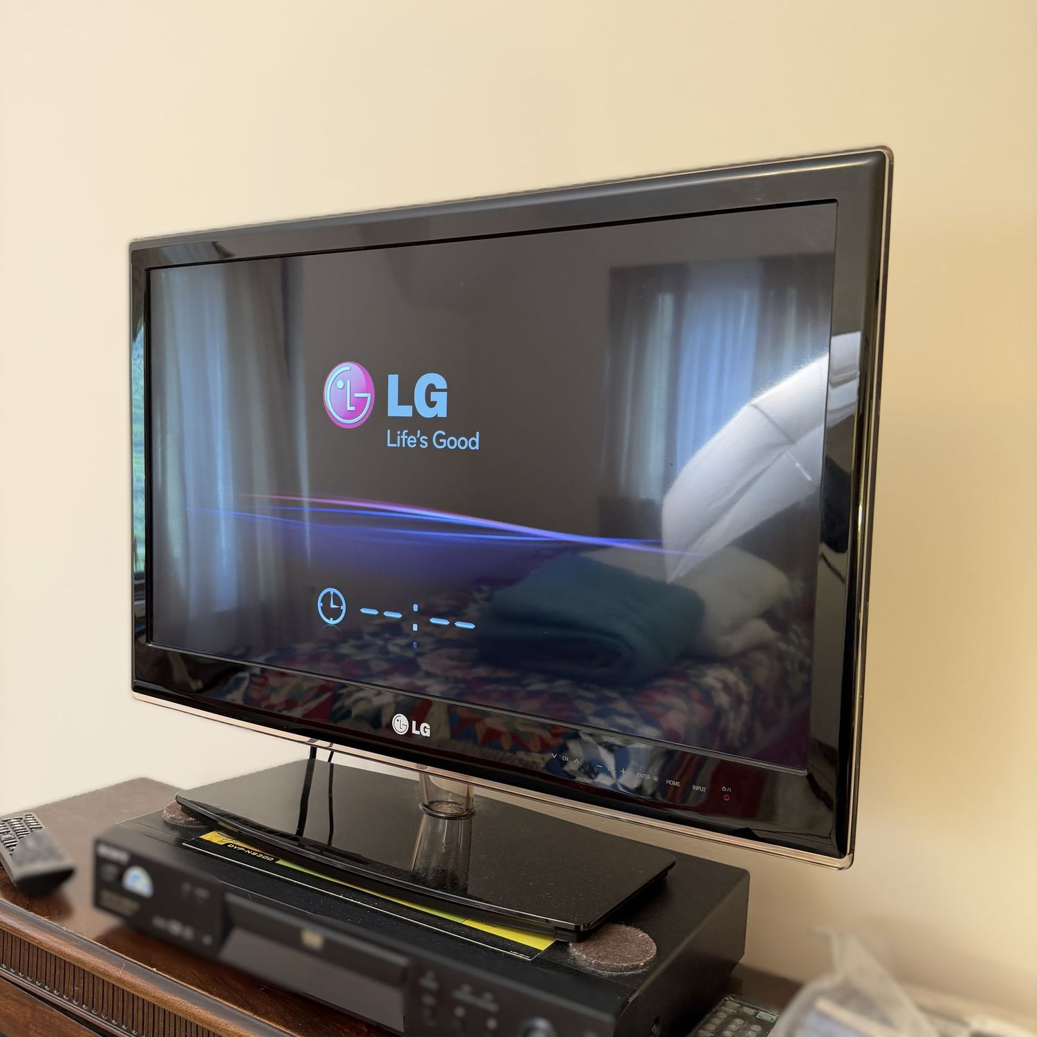 LG 26 LG 26" flat screen TV, television, (2011), works well on test (This item is upstairs)