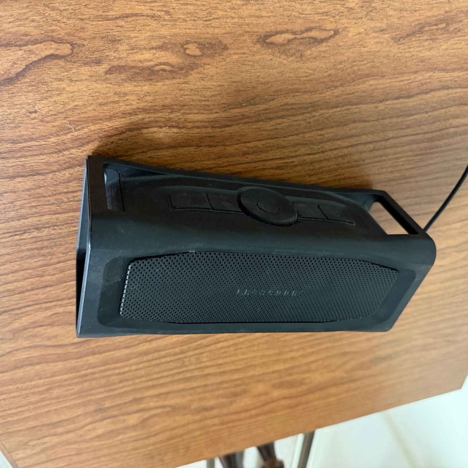 Lifeproof speaker with charger, 9"