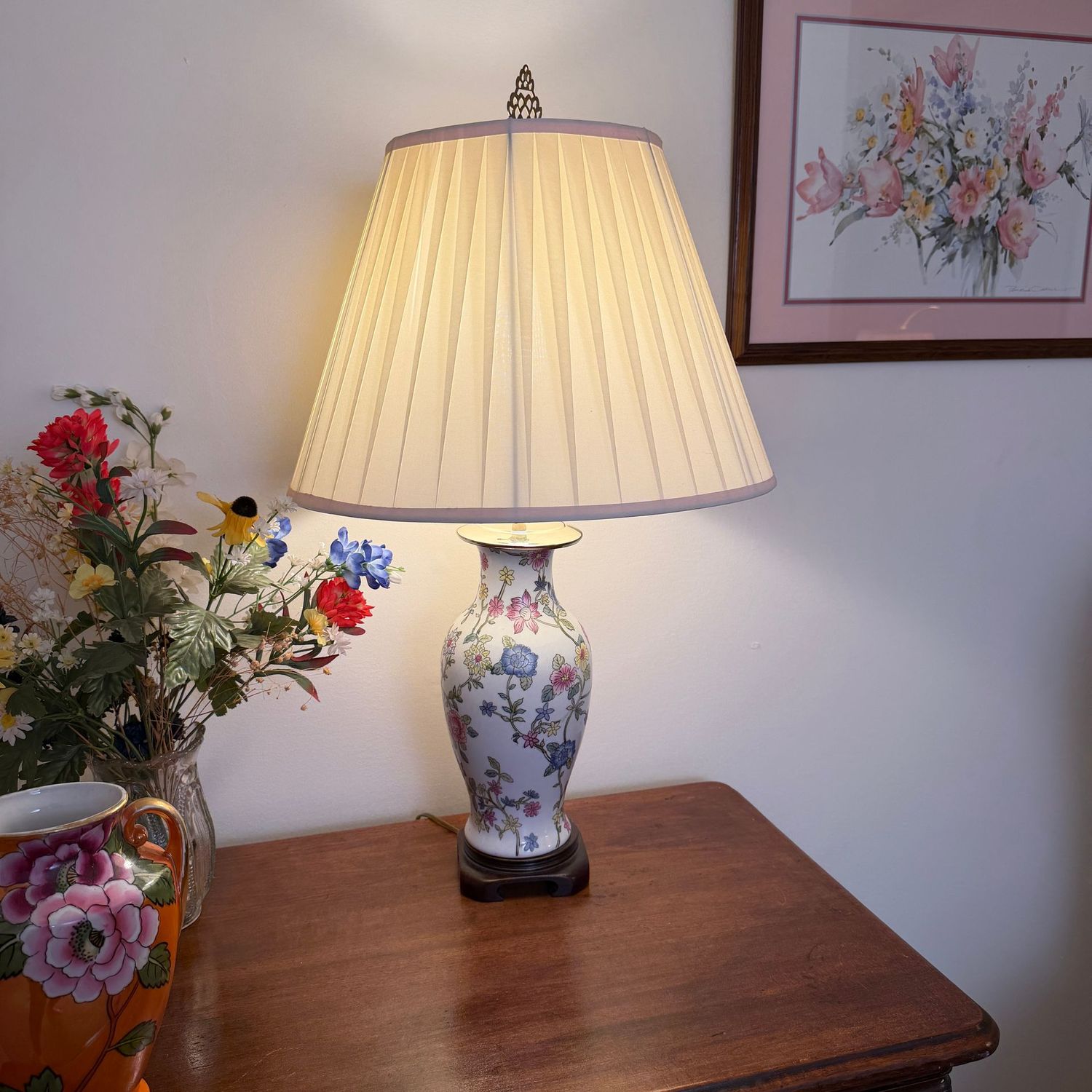 Chinoiserie floral vase lamp, lovely shade, and brass finial, 26"H (LL)