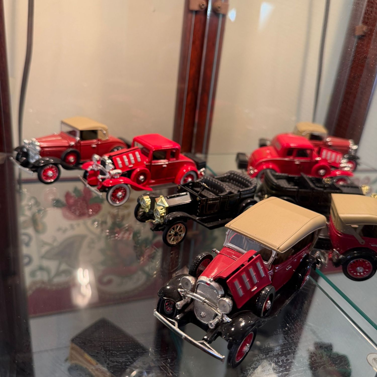 Group of 4 model cars, the largest is 4.5"L
