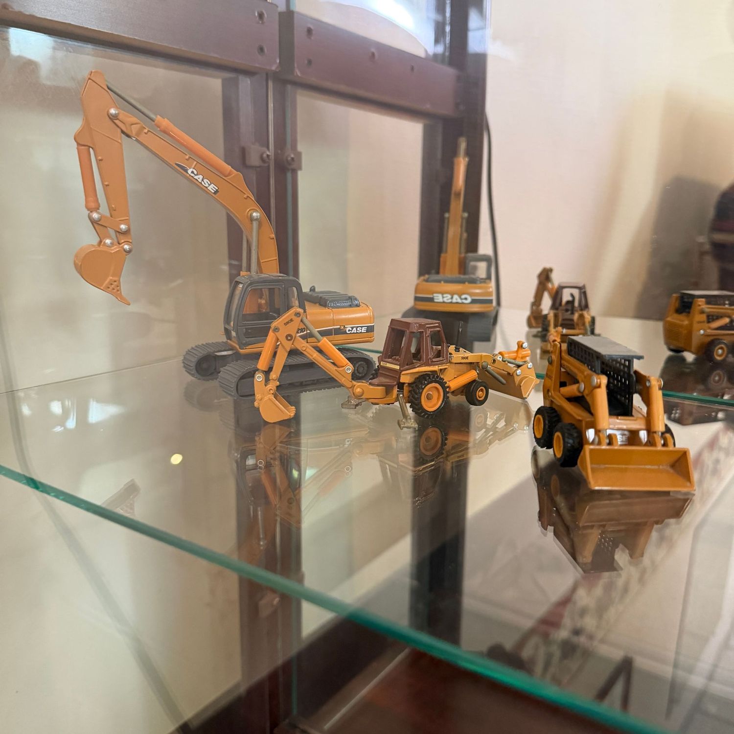 Case die cast shovels, vehicles, 3-6"H