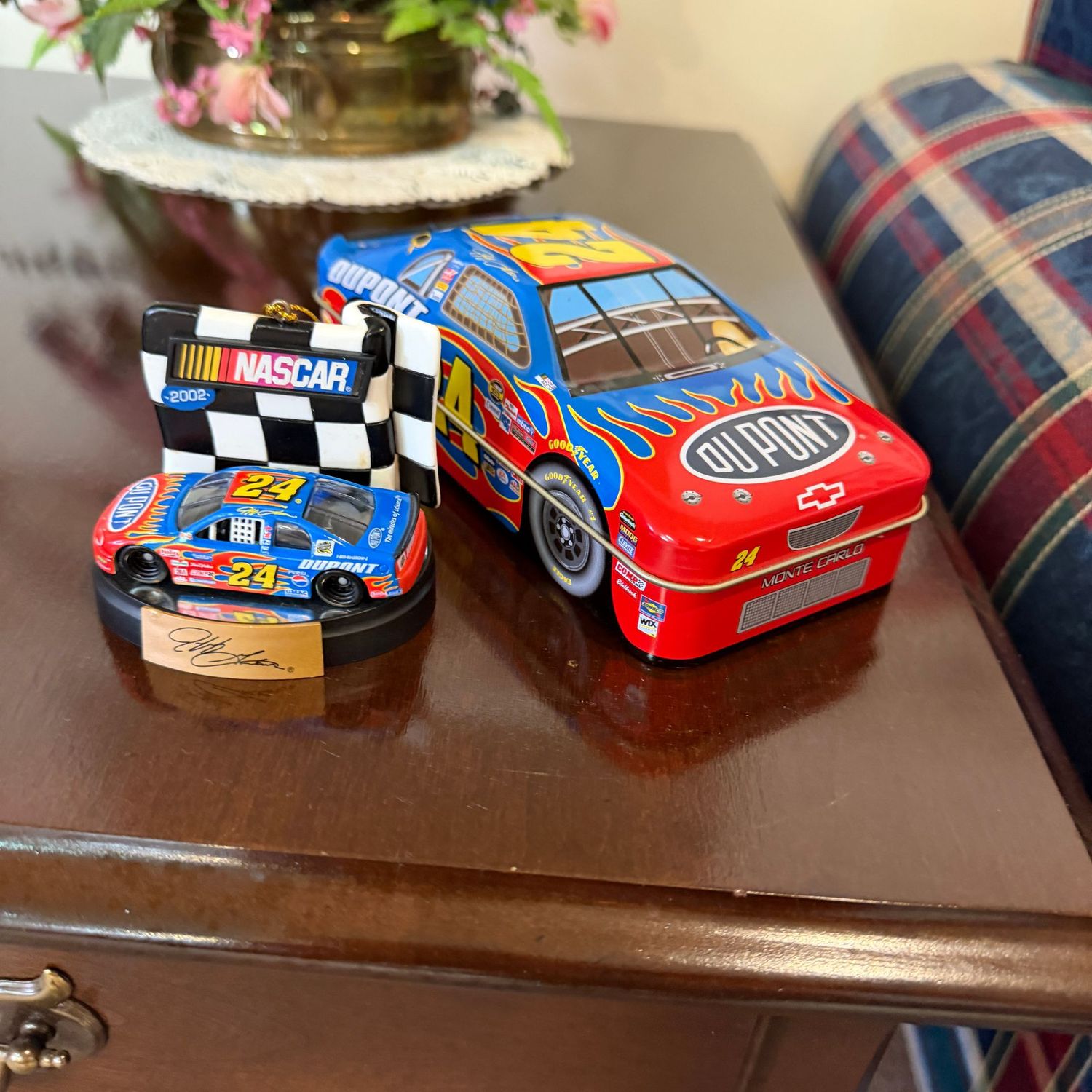 Small nascar ornament and DuPont car tin (approx. 6")