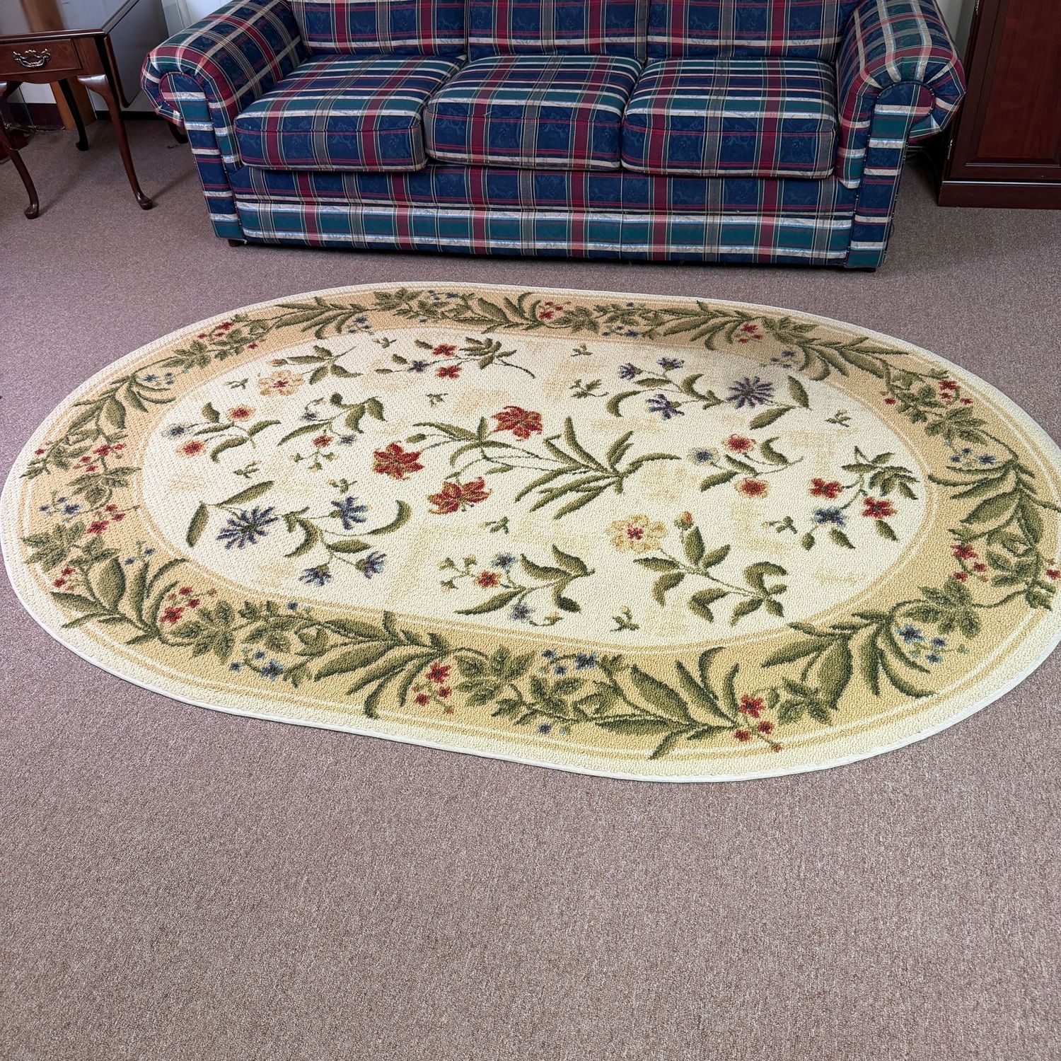 Shaw oval floral nylon rug, 65" x 84"