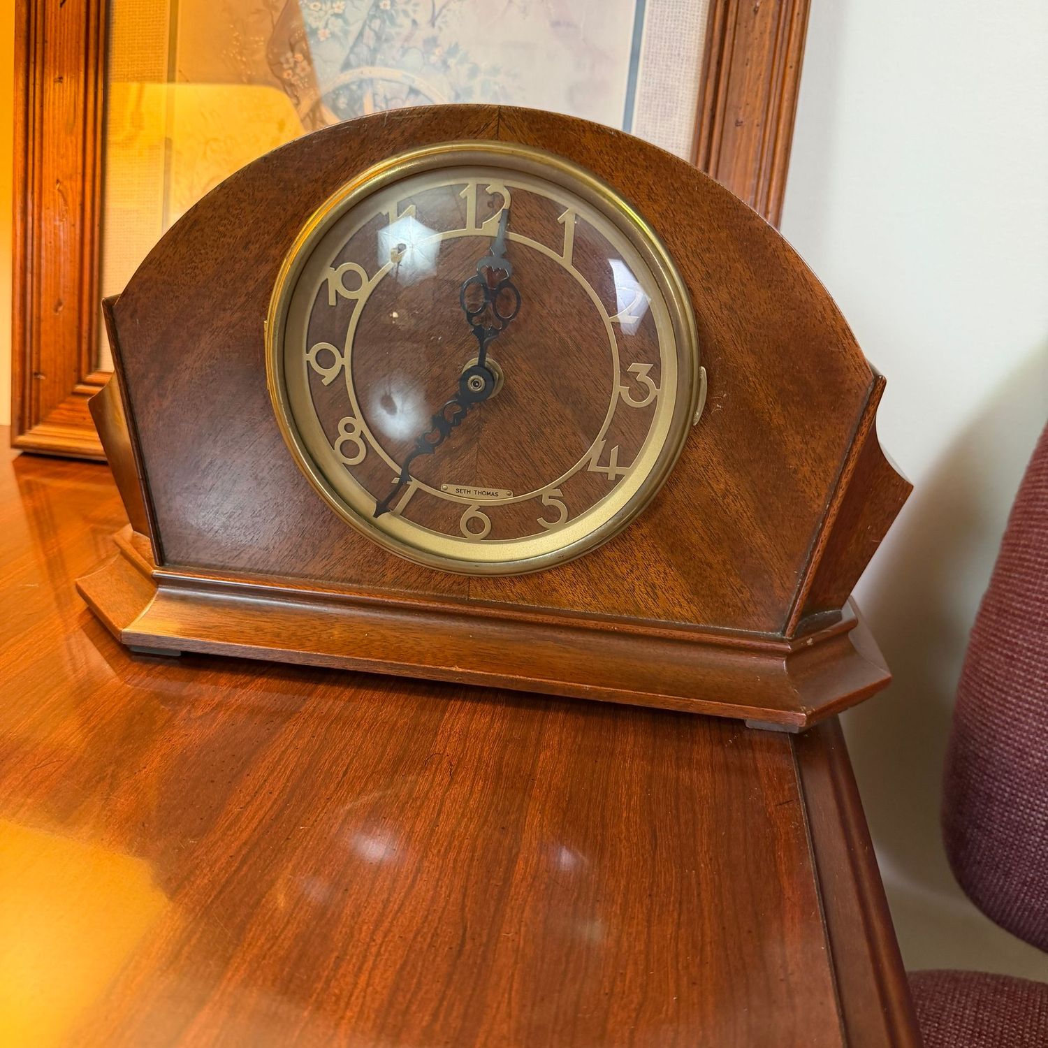 Wooden Seth Thomas battery-operated mantle clock, 9"H x 14"W