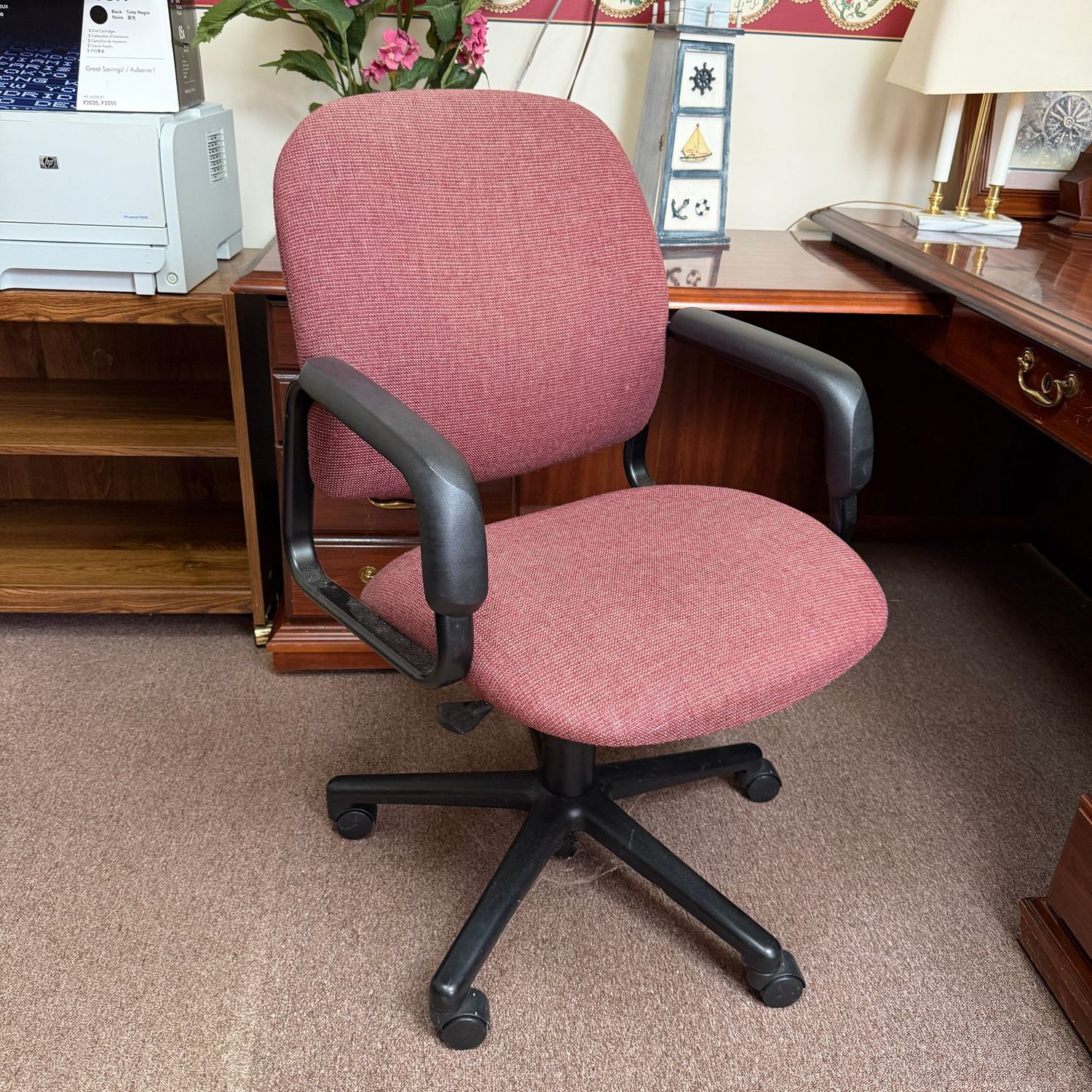 Desk chair with arms, lightly dusty, 22"W (R) (This item is heavy and in the lower level)
