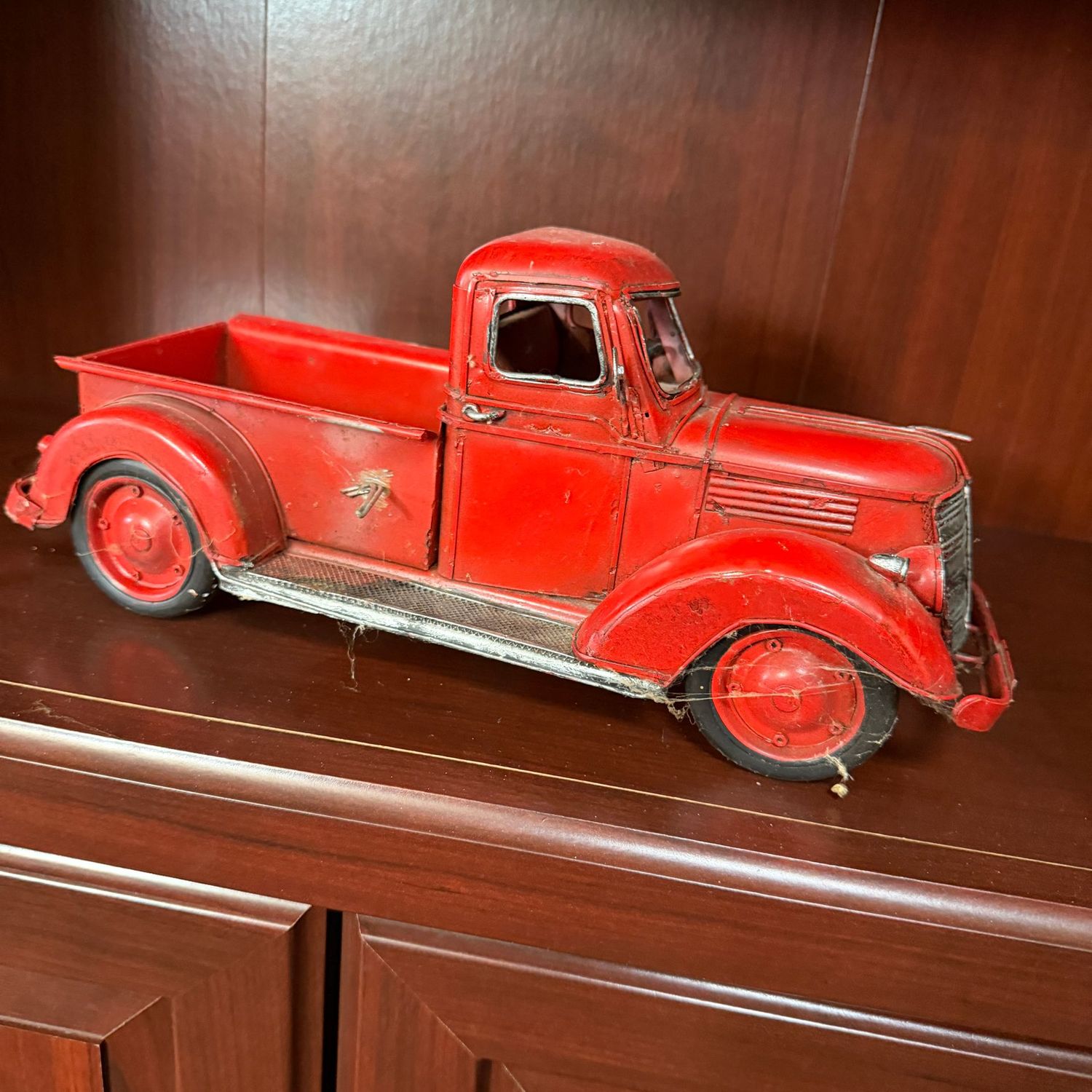 Red metal truck, 12 Red metal truck, 12"L