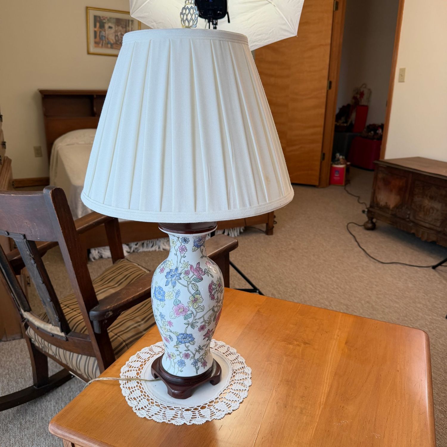 Chinoiserie floral vase lamp, lovely shade, and brass finial, 26"H (LLBR), mild wear