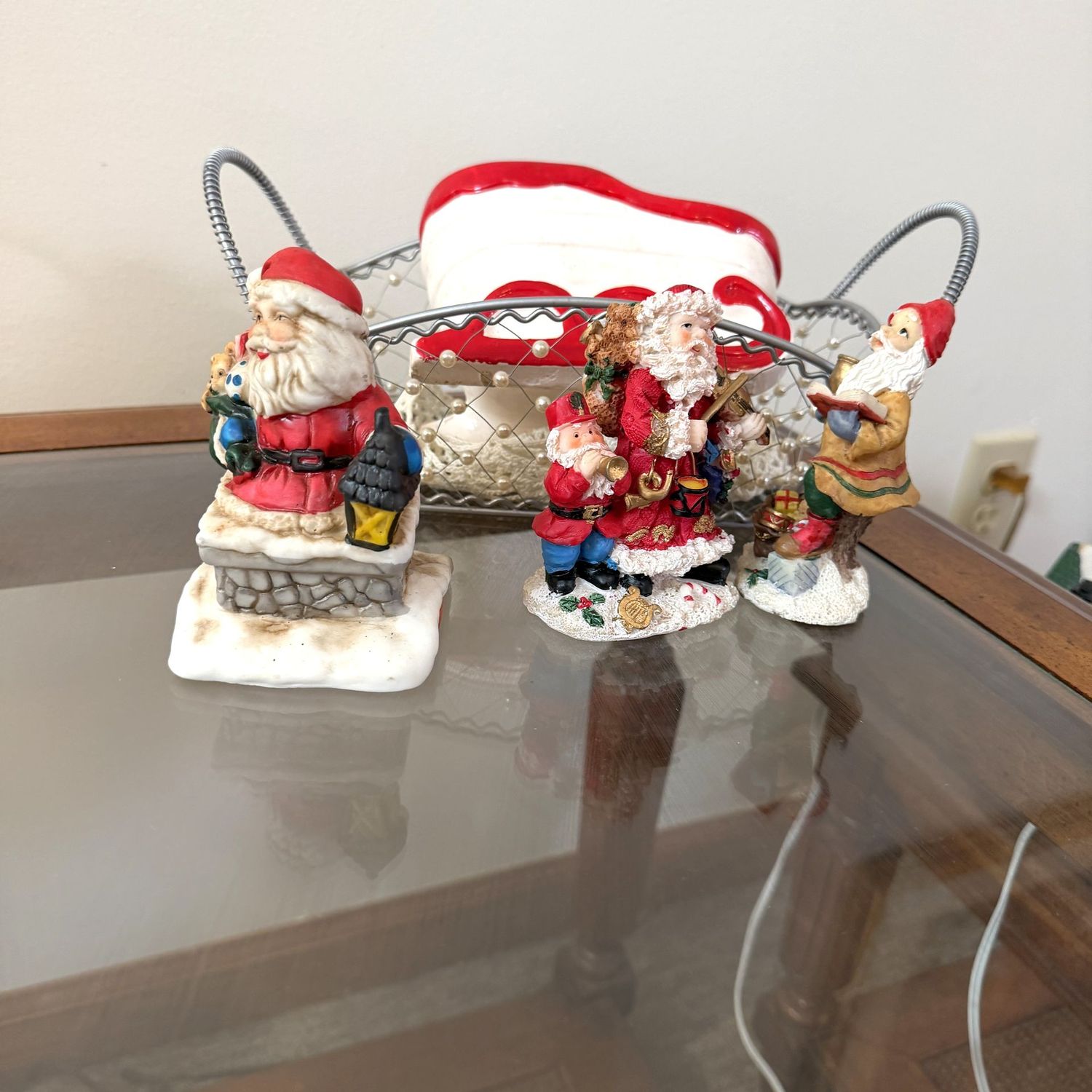 Santa figurines, wire basket and ceramic sleigh, 3-4"