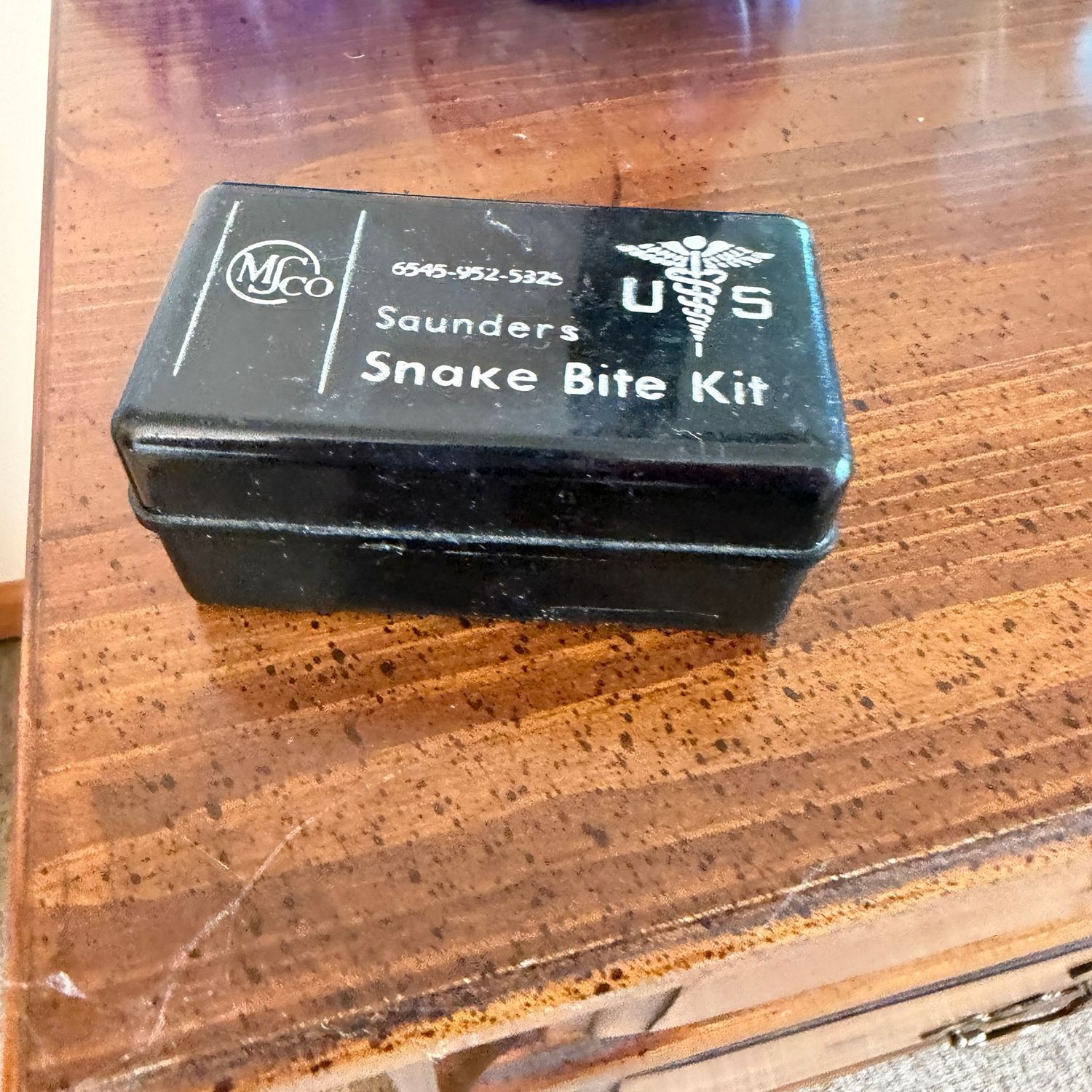 Saunders snake bite kit (for display only) Saunders snake bite kit (for display only)