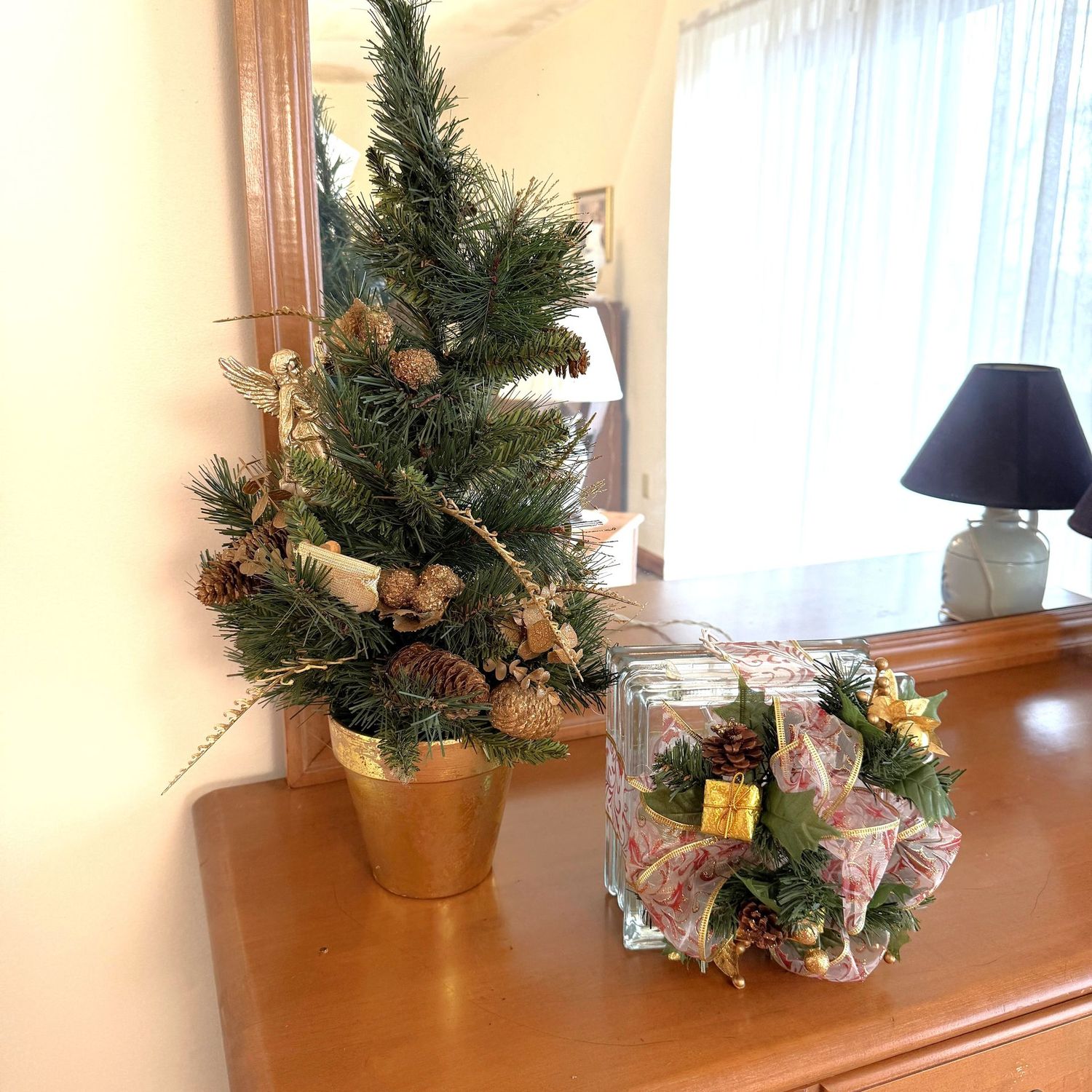 Tabletop Christmas tree, 22"H, Christmas glass lighted block (works)