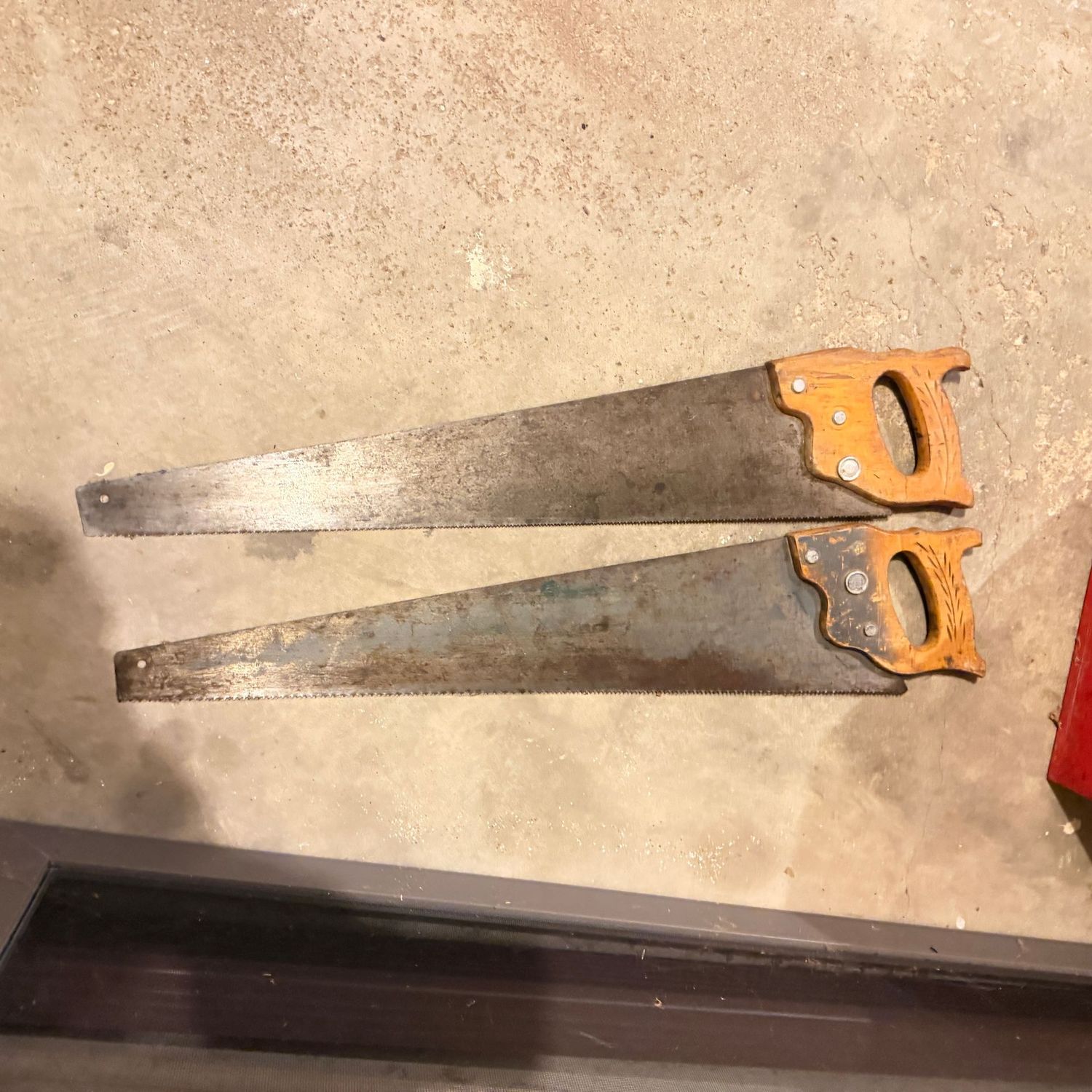 Two hand saws, 25 Two hand saws, 25"L