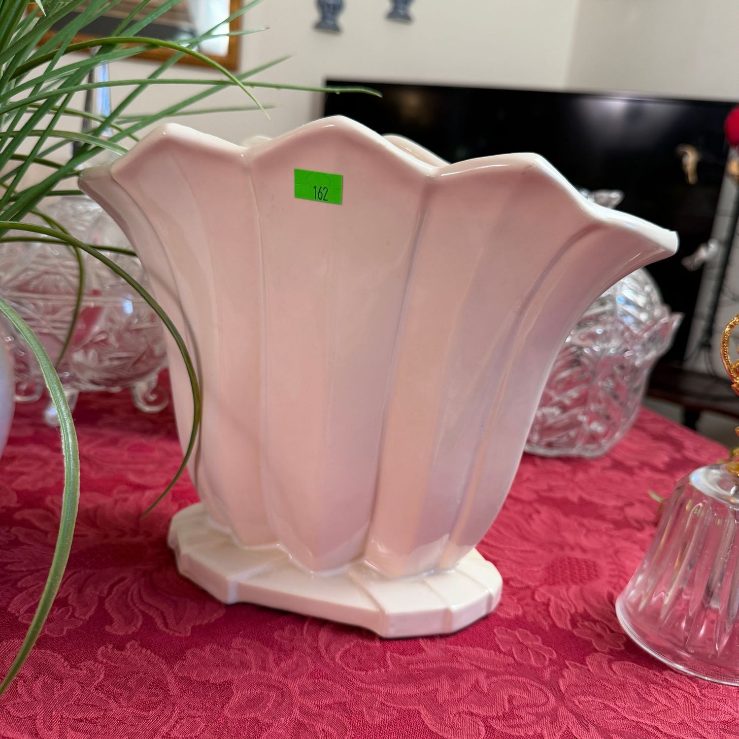Lot #162, McCoy pottery white fan vase, 7 Lot #162, McCoy pottery white fan vase, 7"