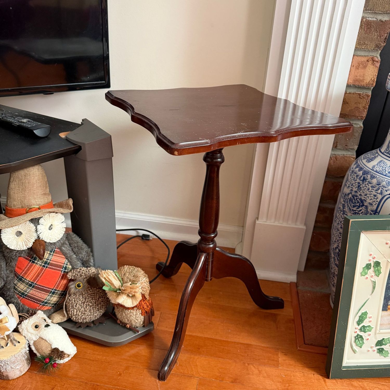 Side table, scalloped edges, pedestal, some scratches, 22"H x 14"W