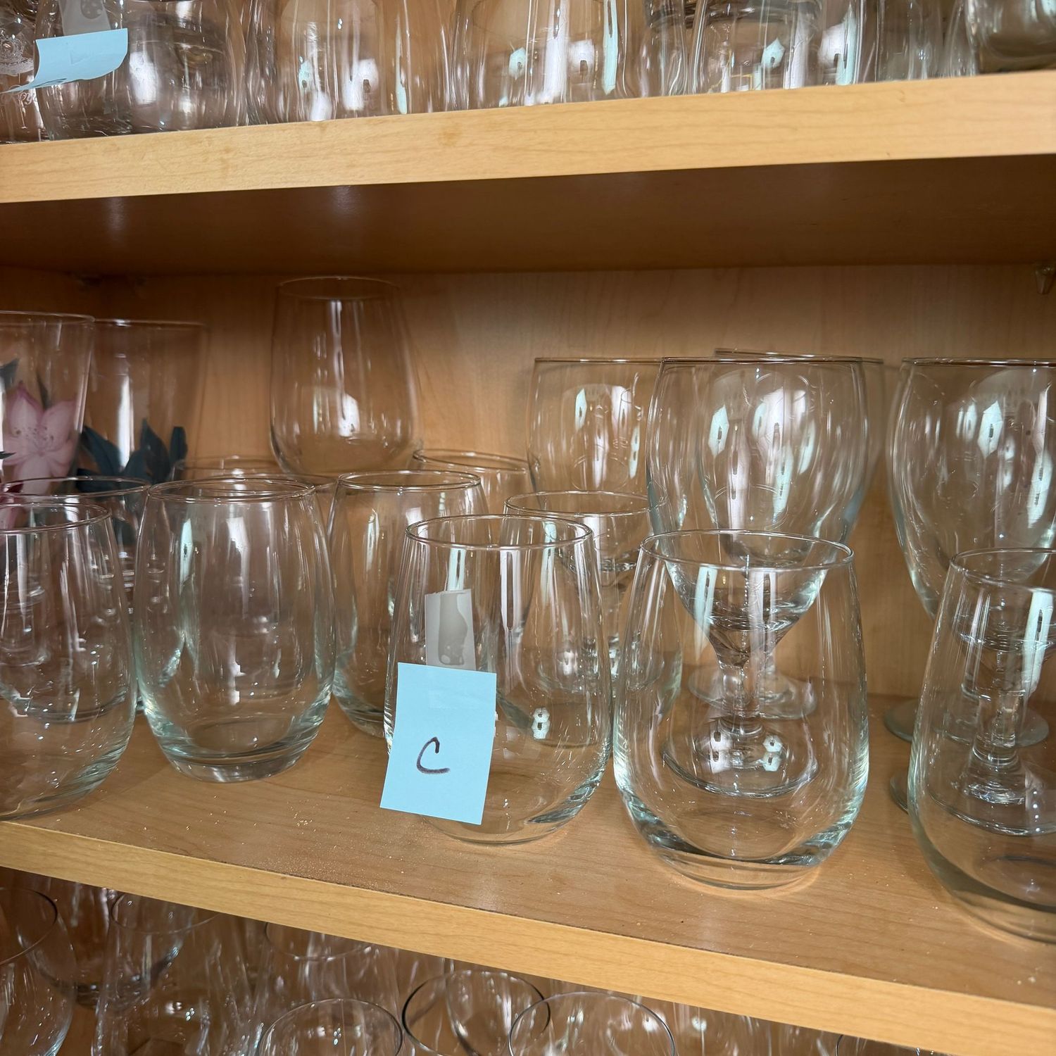 Kitchenware Lot C, water glasses, stemless wine glasses Kitchenware Lot C, water glasses, stemless wine glasses