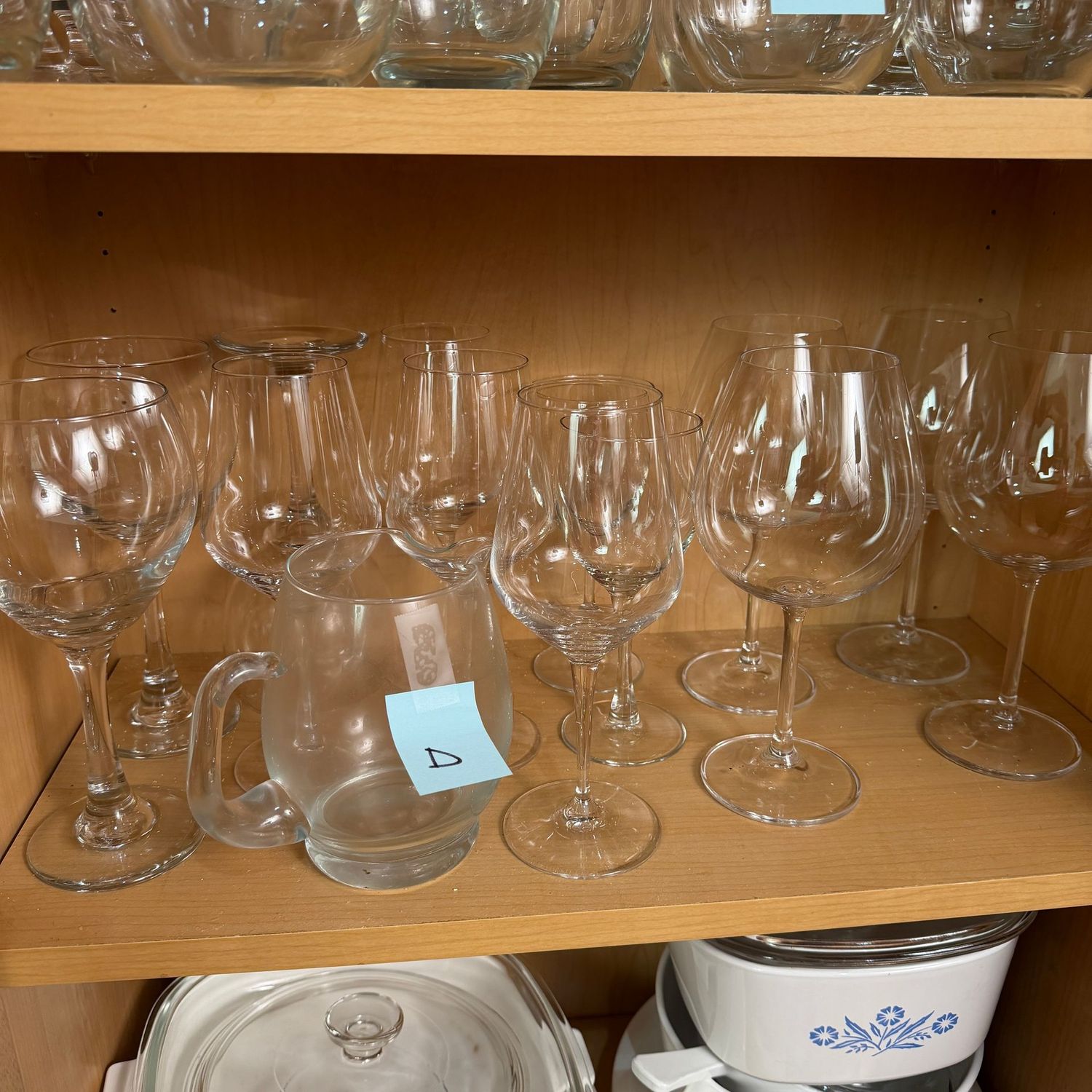 Kitchenware Lot D, mostly stemware, wine glasses
