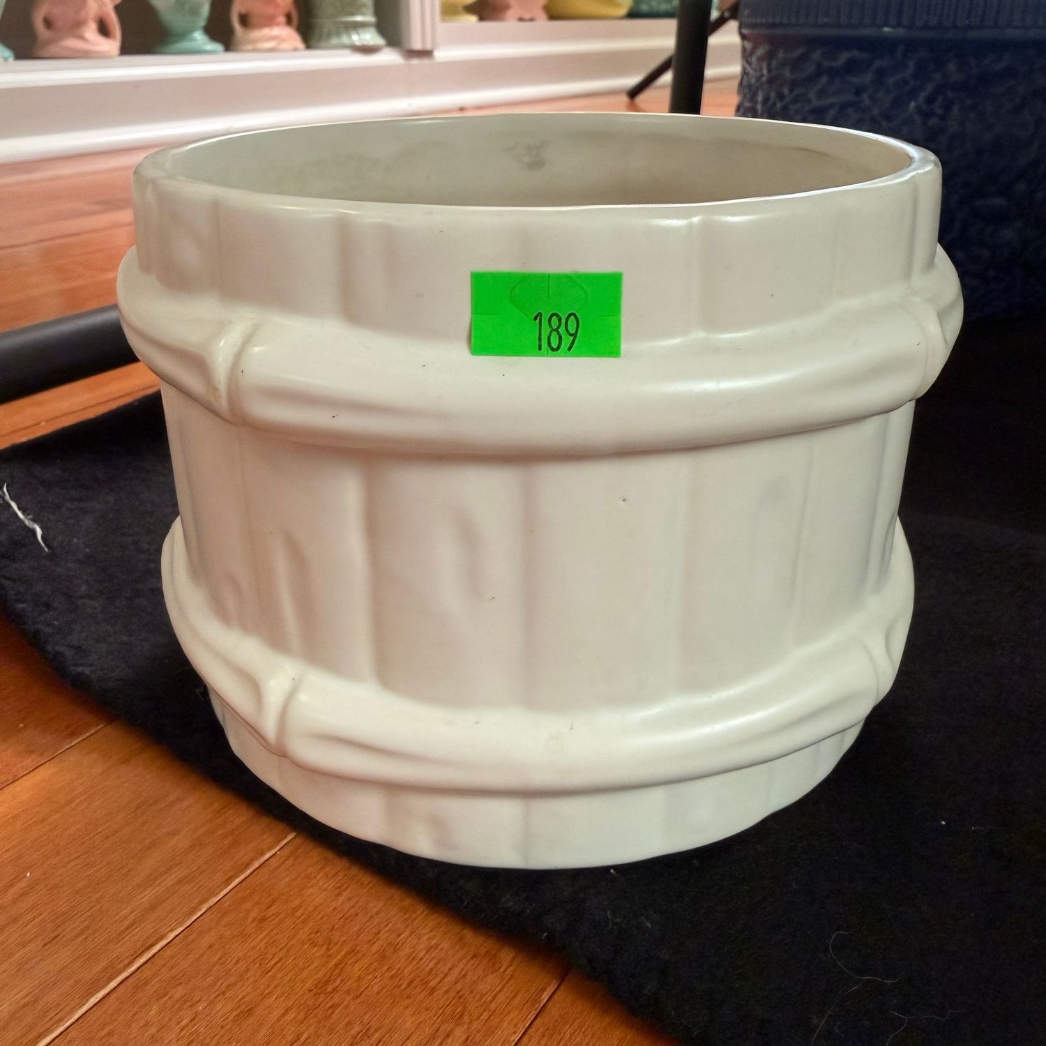 Lot #189, McCoy pottery barrel, 209 planter, 4.75 Lot #189, McCoy pottery barrel, 209 planter, 4.75"H