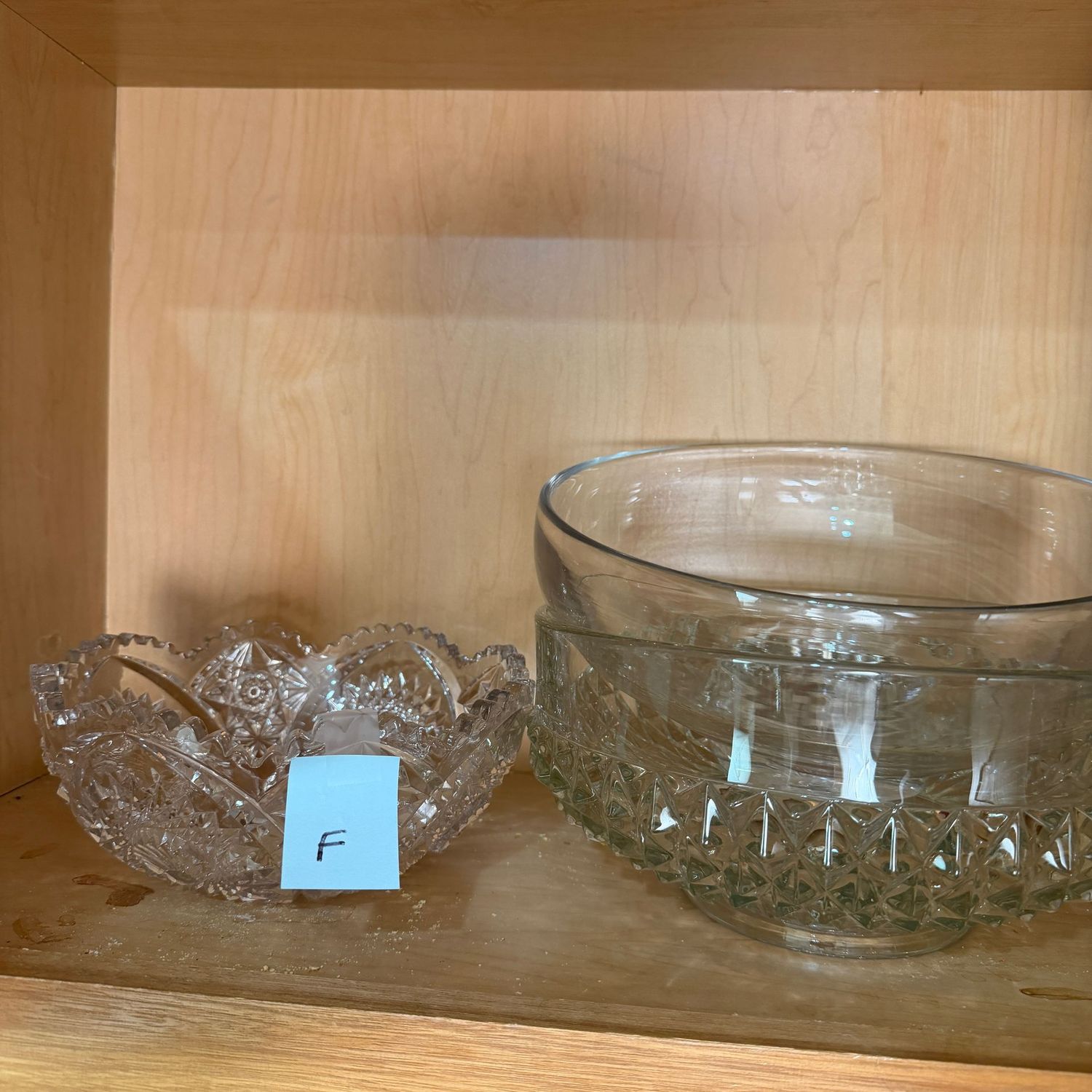 Kitchenware Lot F, pressed glass bowls, the largest is 8.5"