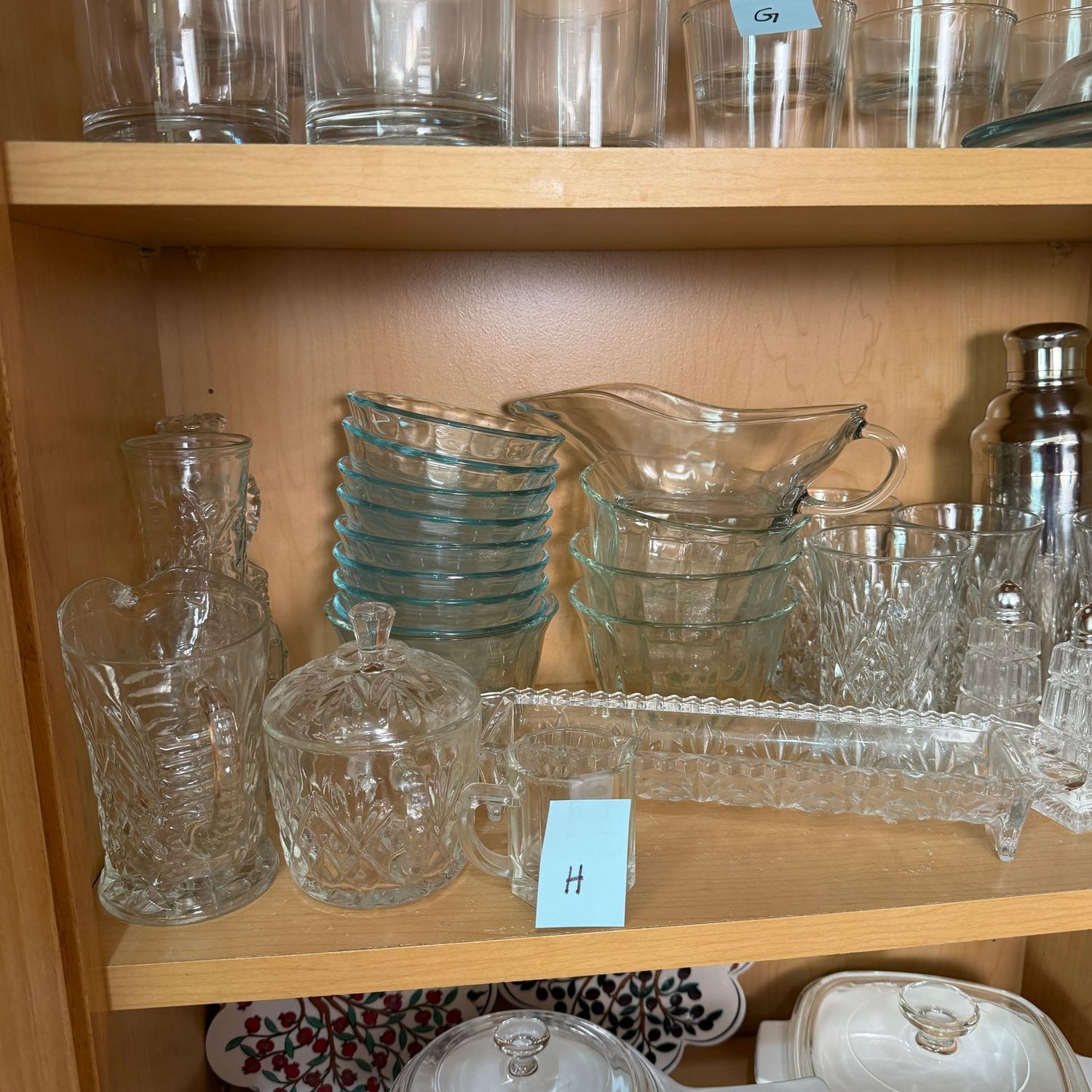 Kitchenware Lot H, sugar, cruet, gravy, small bowls, cracker, salt & pepper, drink shaker