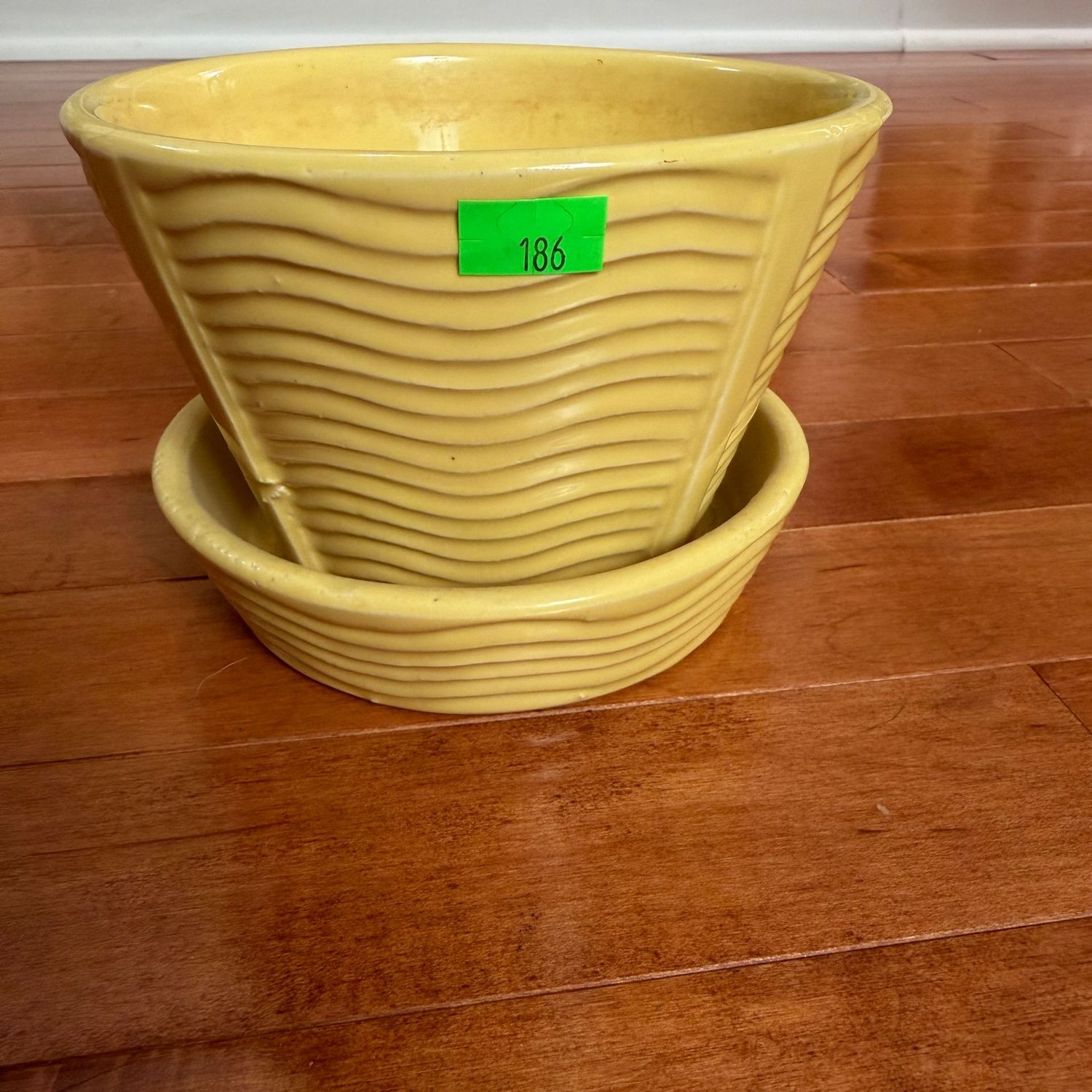 Lot #186, McCoy pottery yellow waves, African violet planter, 4 Lot #186, McCoy pottery yellow waves, African violet planter, 4"