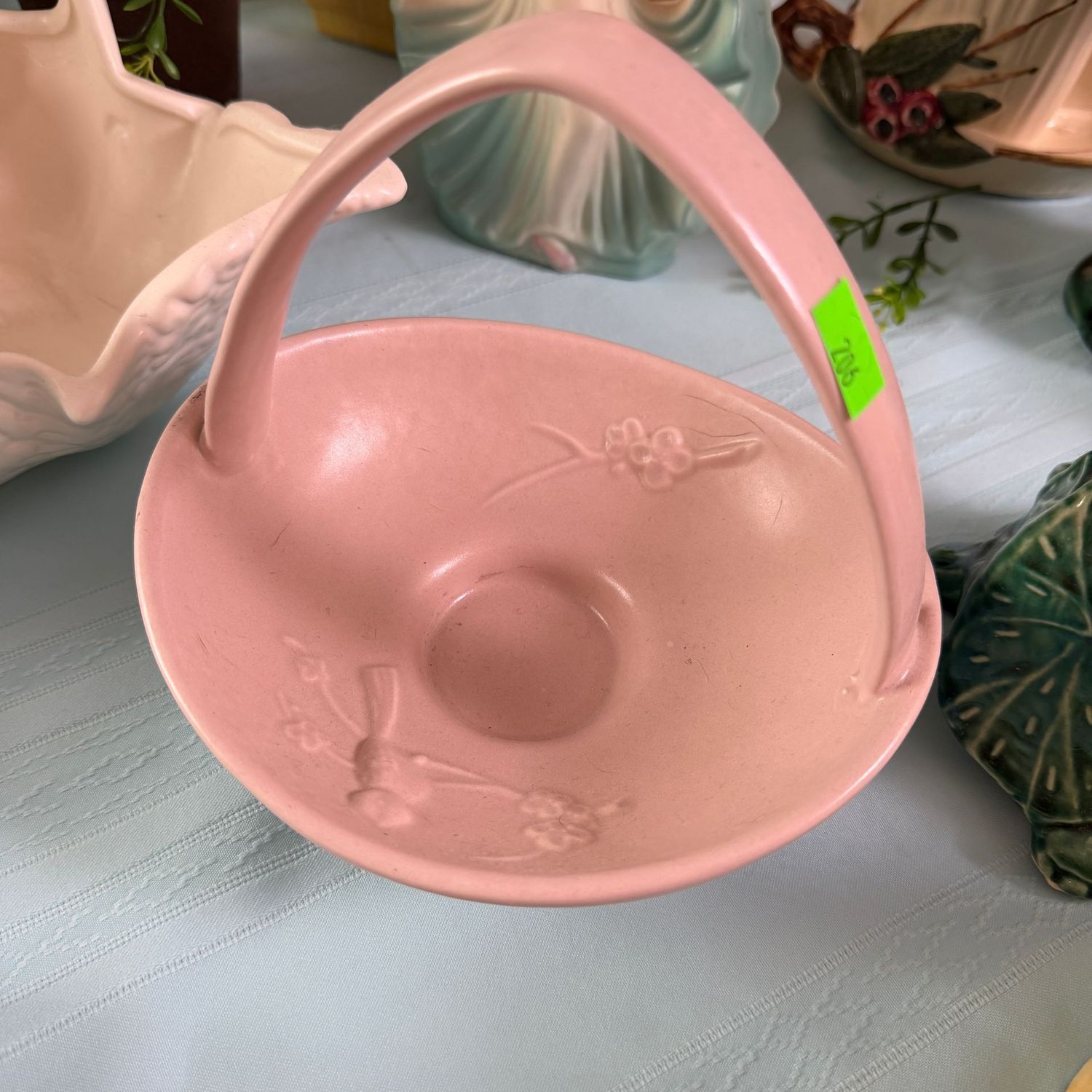 Lot #206, pink Hull pottery S5 basket, 6 Lot #206, pink Hull pottery S5 basket, 6"H