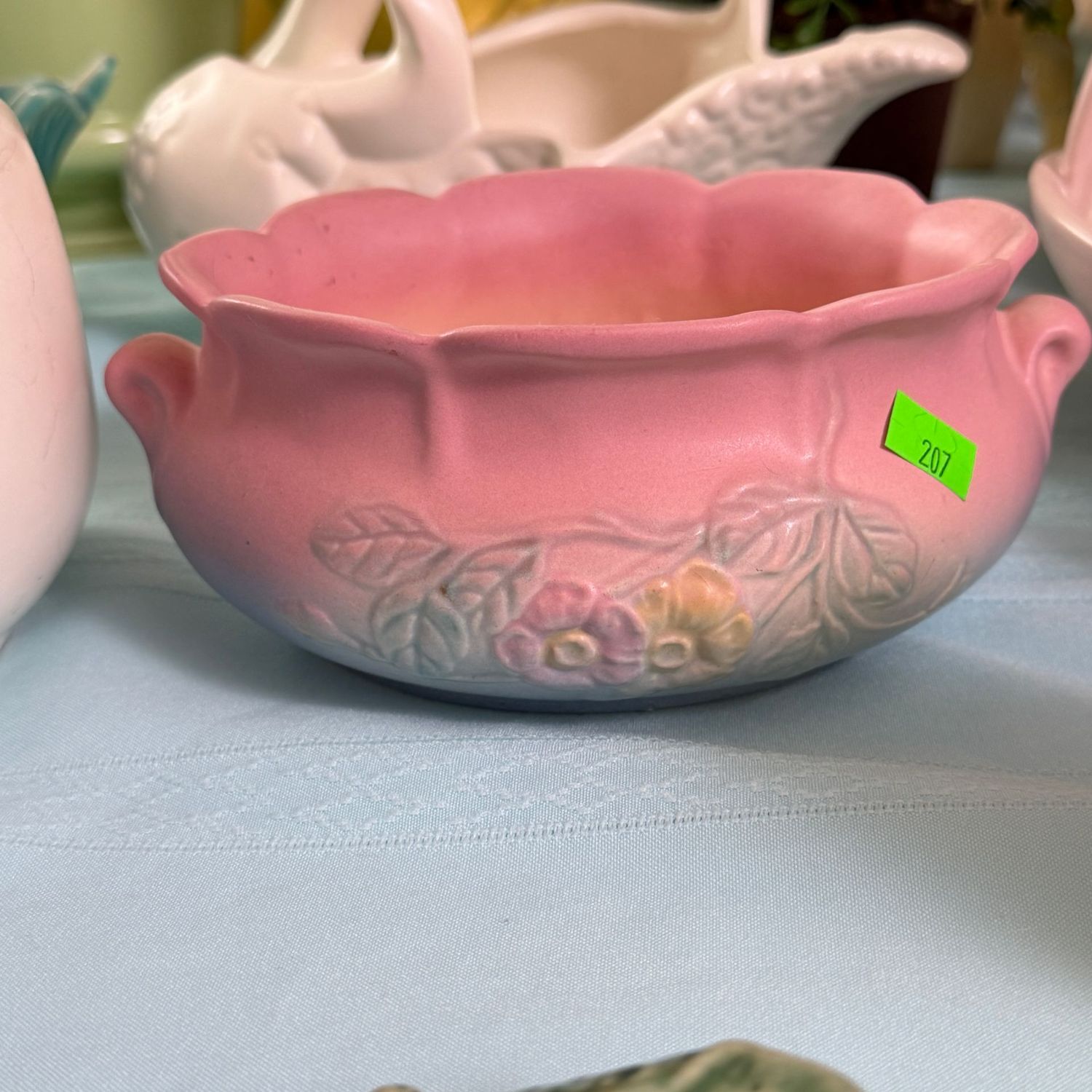 Lot #207, Hull pottery bowl, mold 521, 7 Lot #207, Hull pottery bowl, mold 521, 7"