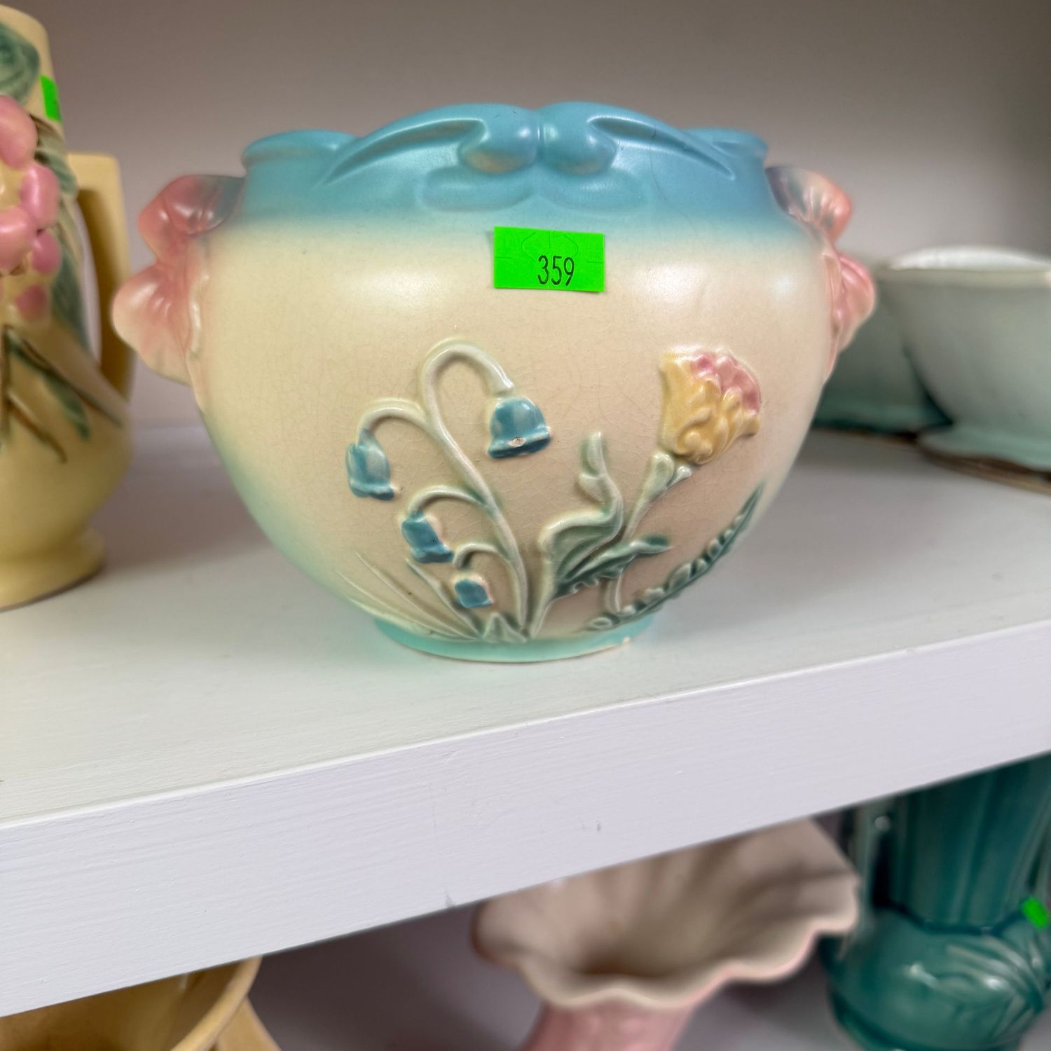 Lot #359, Hull pottery bow knot round vase planter, minor hairlines, 5 3/4 Lot #359, Hull pottery bow knot round vase planter, minor hairlines, 5 3/4"