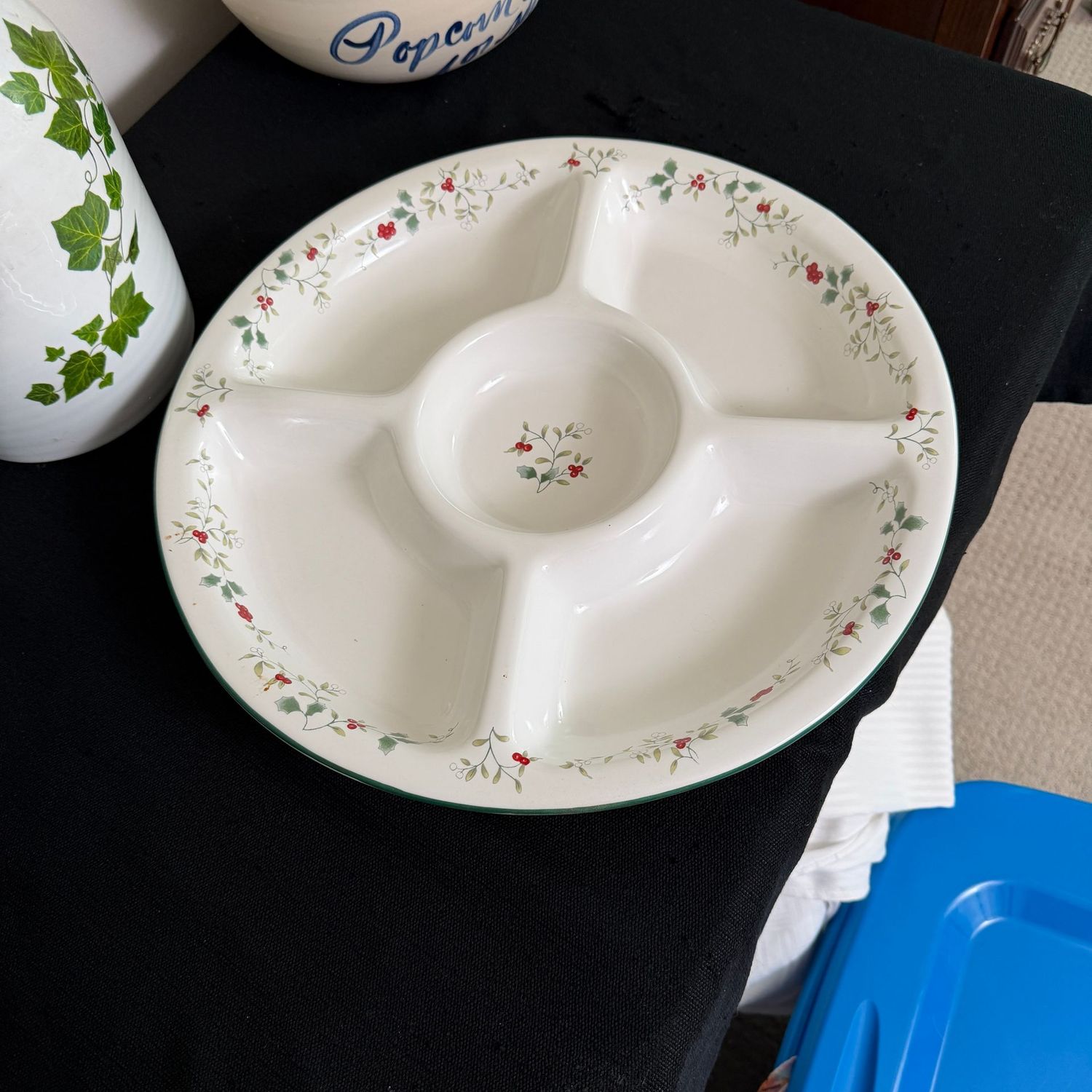 Pfaltzgraff winterberry divided platter, 15"