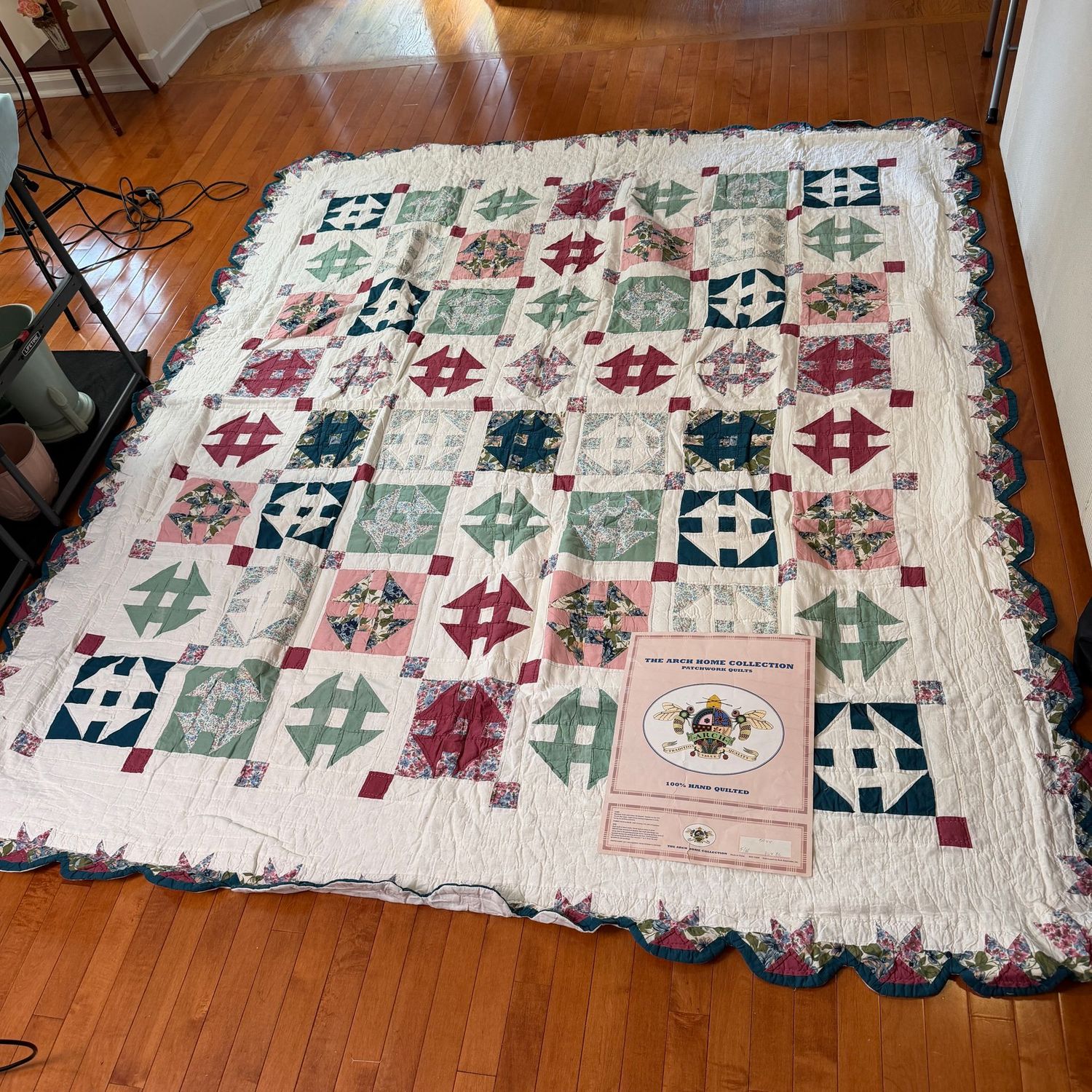 Arch Home full/queen hand-quilted, churndash pattern bedspread, 86" x 86"