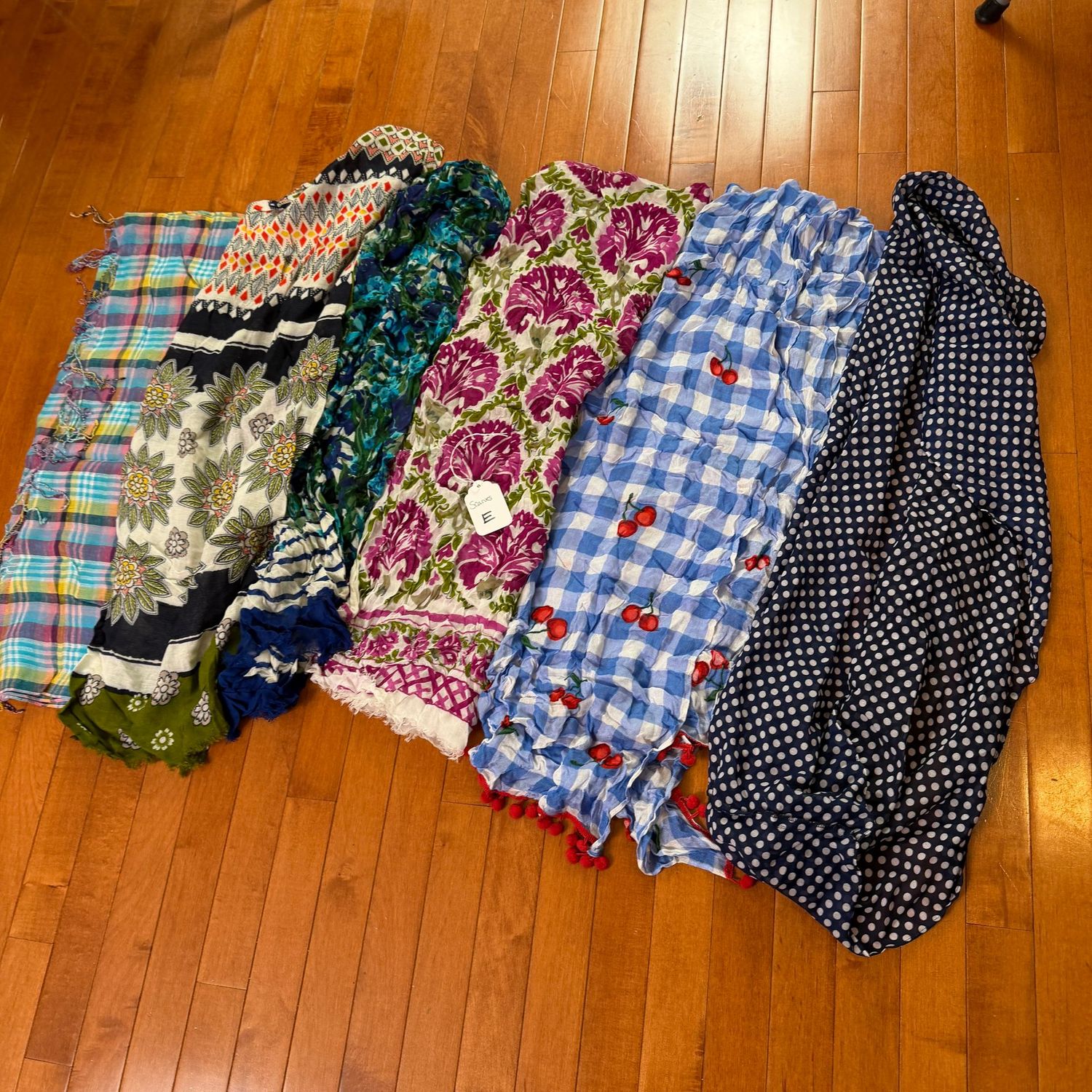 Bag of scarves E - lightweight, variety of patterns, most are long or large