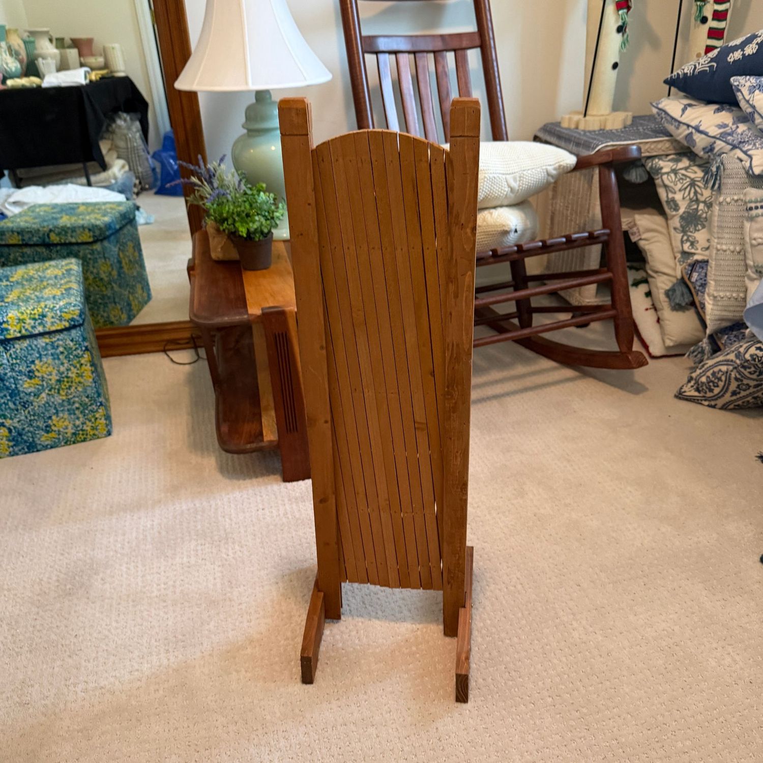 Expandable wooden partition, 40"