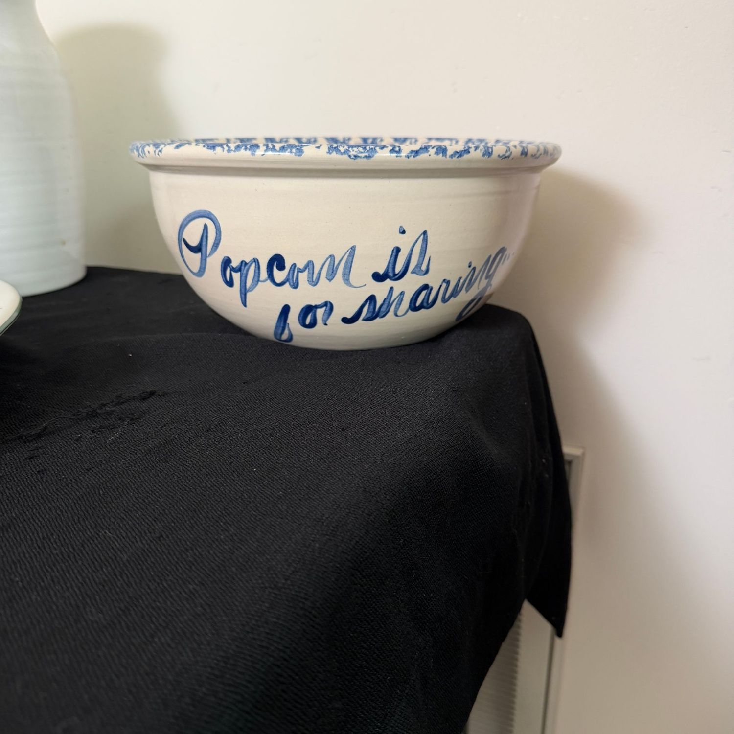 Spongeware popcorn is for sharing bowl, 10"