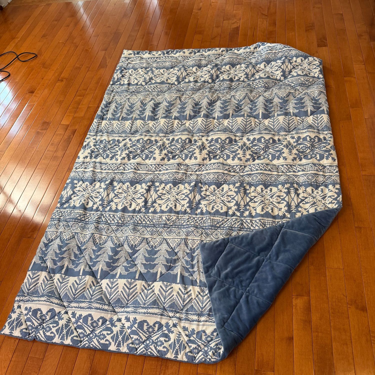 Blue and ivory quilted throw blanket Blue and ivory quilted throw blanket