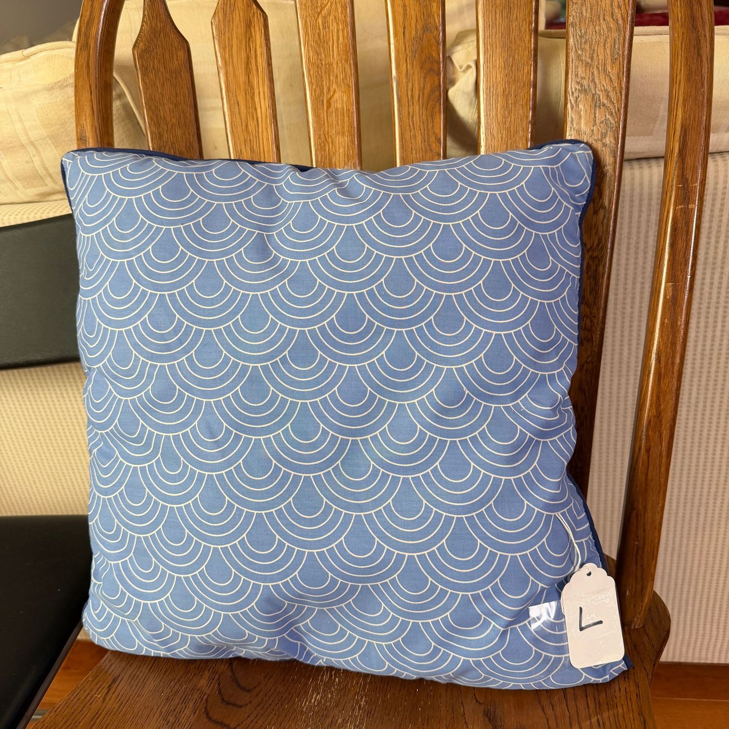 Pillow L - scalloped blue, 14"
