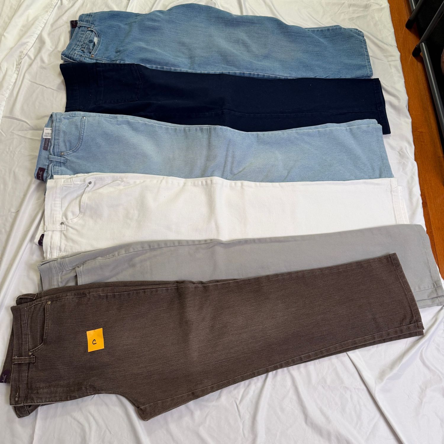Pants Lot C, 6 pairs of Gloria Vanderbilt, size 14, & 14 short Pants Lot C, 6 pairs of Gloria Vanderbilt, size 14, & 14 short