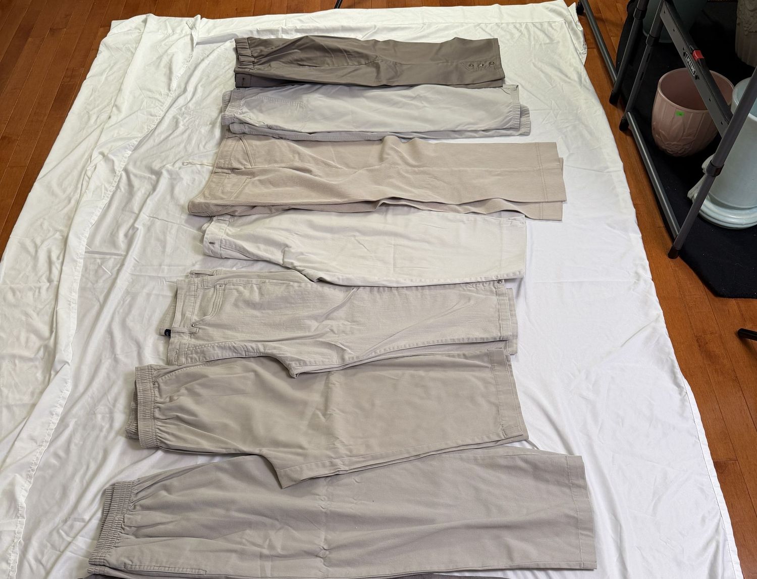Pants Lot M, 7 pair, mostly capri size 14, L & 14 short