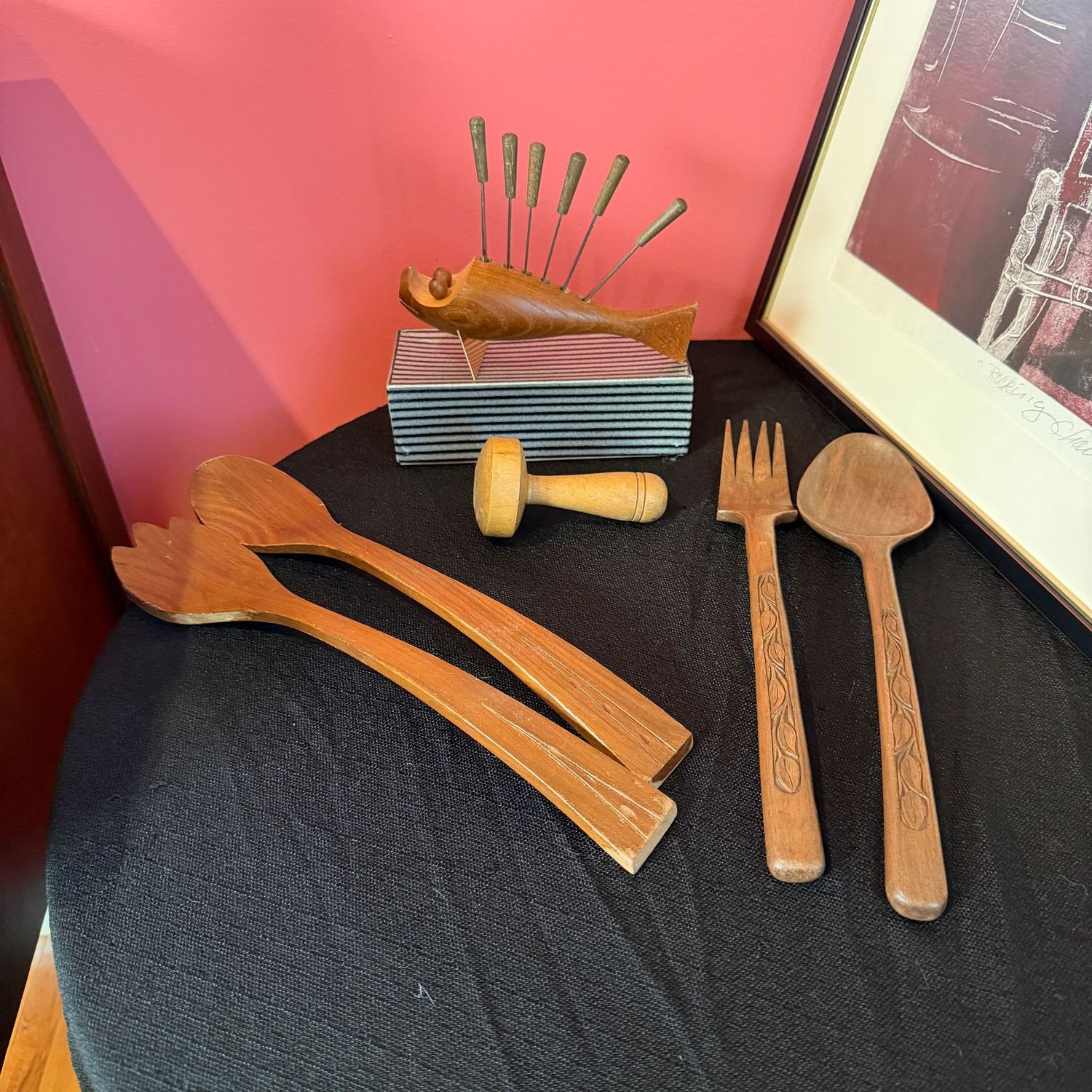 Two pairs of wooden serving spoons, pestle (darner), and fish hors d'oeuvre fork holder Two pairs of wooden serving spoons, pestle (darner), and fish hors d'oeuvre fork holder