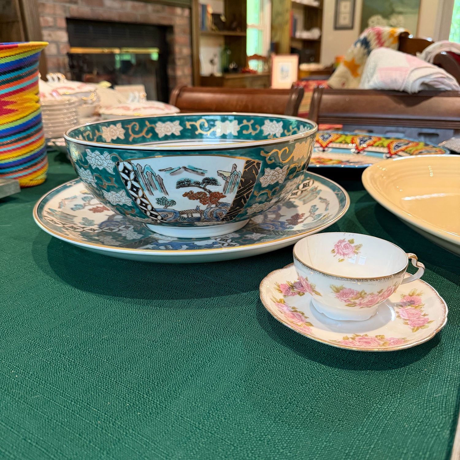 Vintage Gold Imari centerpiece bowl and 14 Vintage Gold Imari centerpiece bowl and 14" plate
