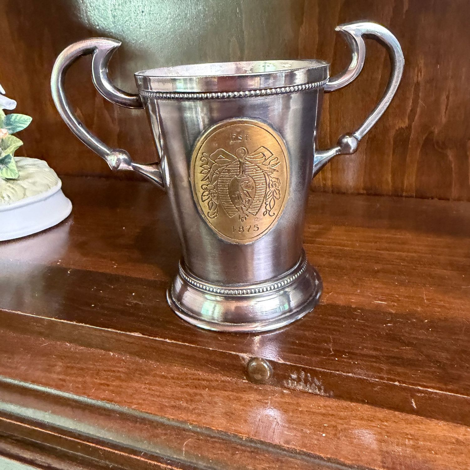 Victorian Trading Company small trophy mug with horseshoe crest, 5 Victorian Trading Company small trophy mug with horseshoe crest, 5"H