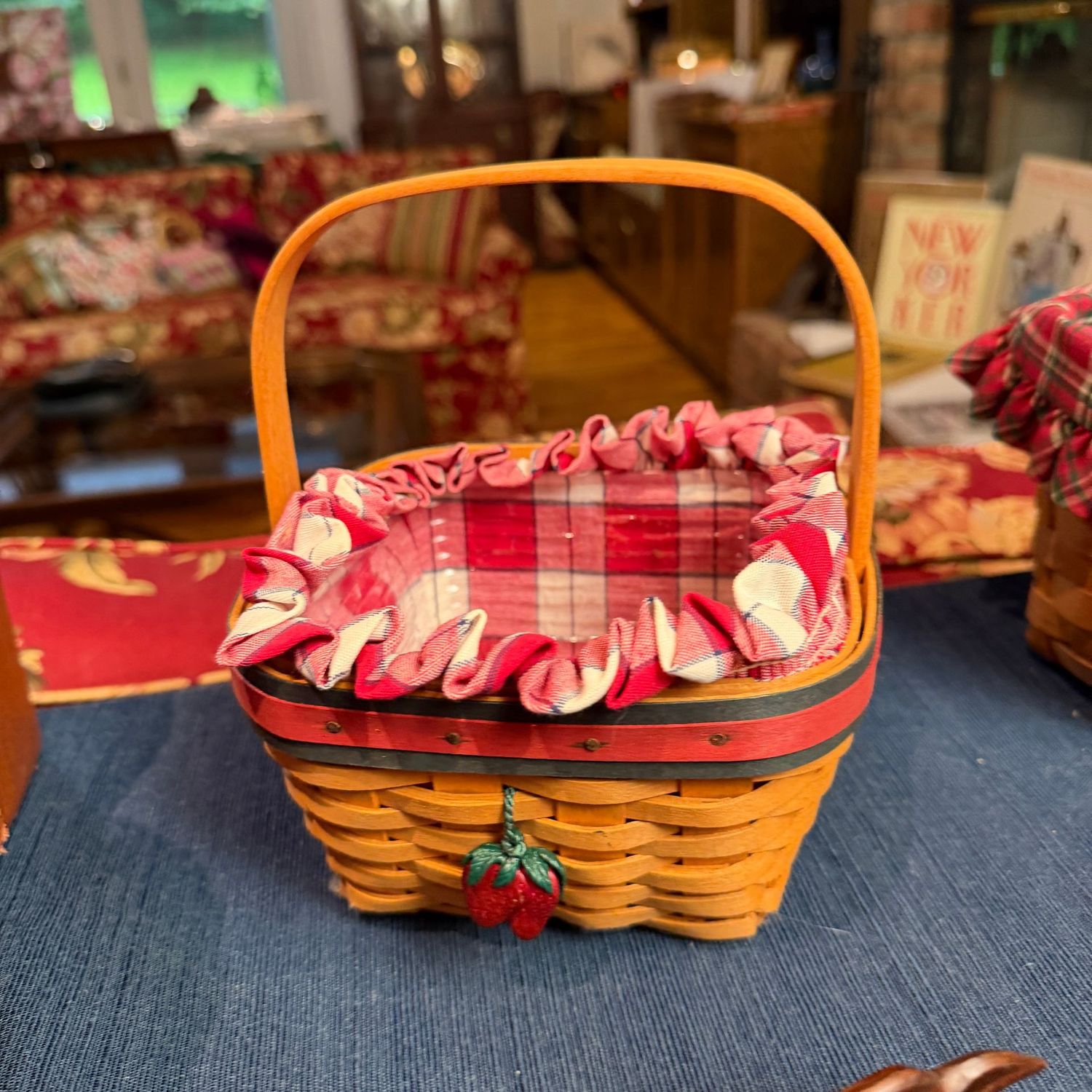 Square Longaberger basket, 6'W Square Longaberger basket, 6'W