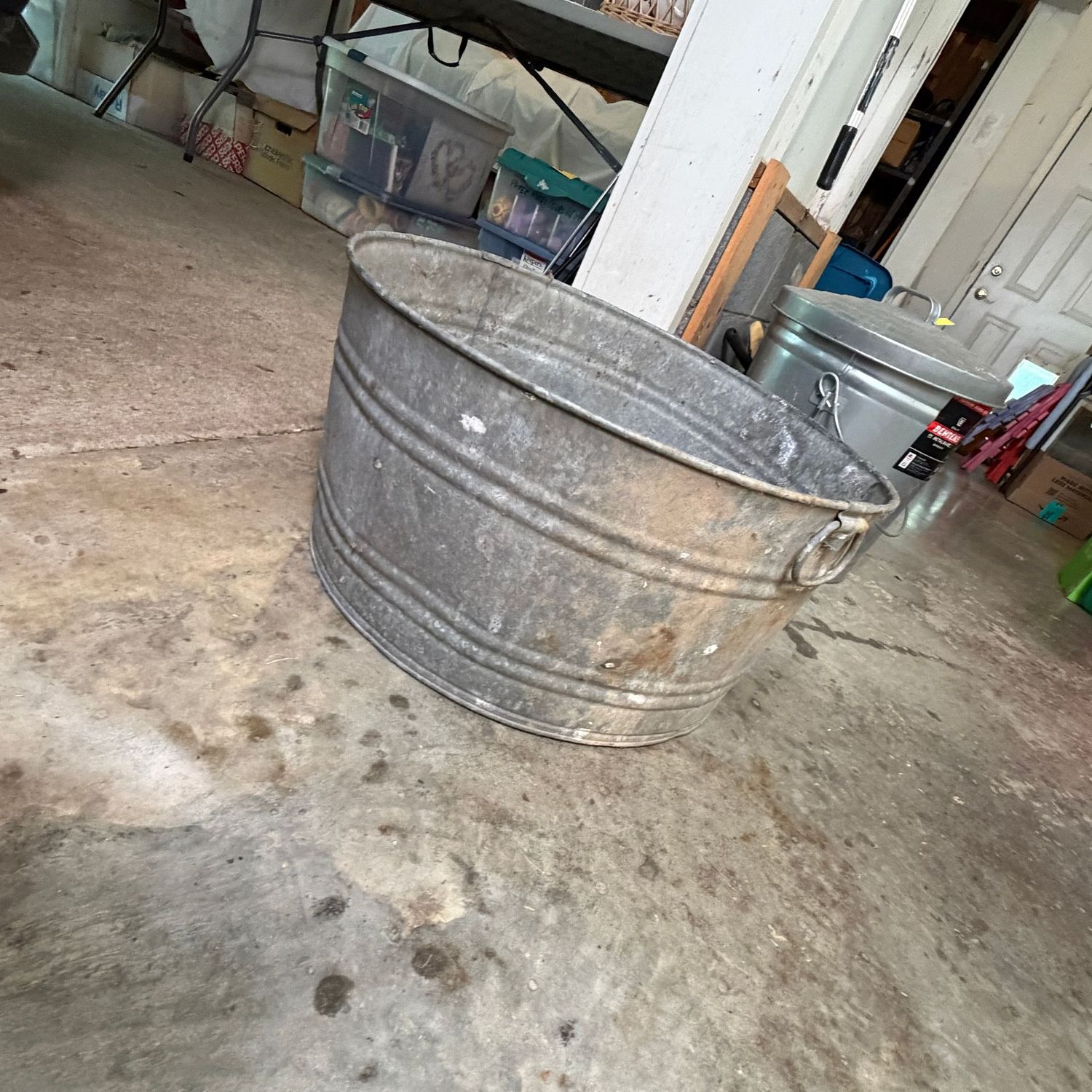 Vintage galvanized wash bucket, some wear, 20 Vintage galvanized wash bucket, some wear, 20"W